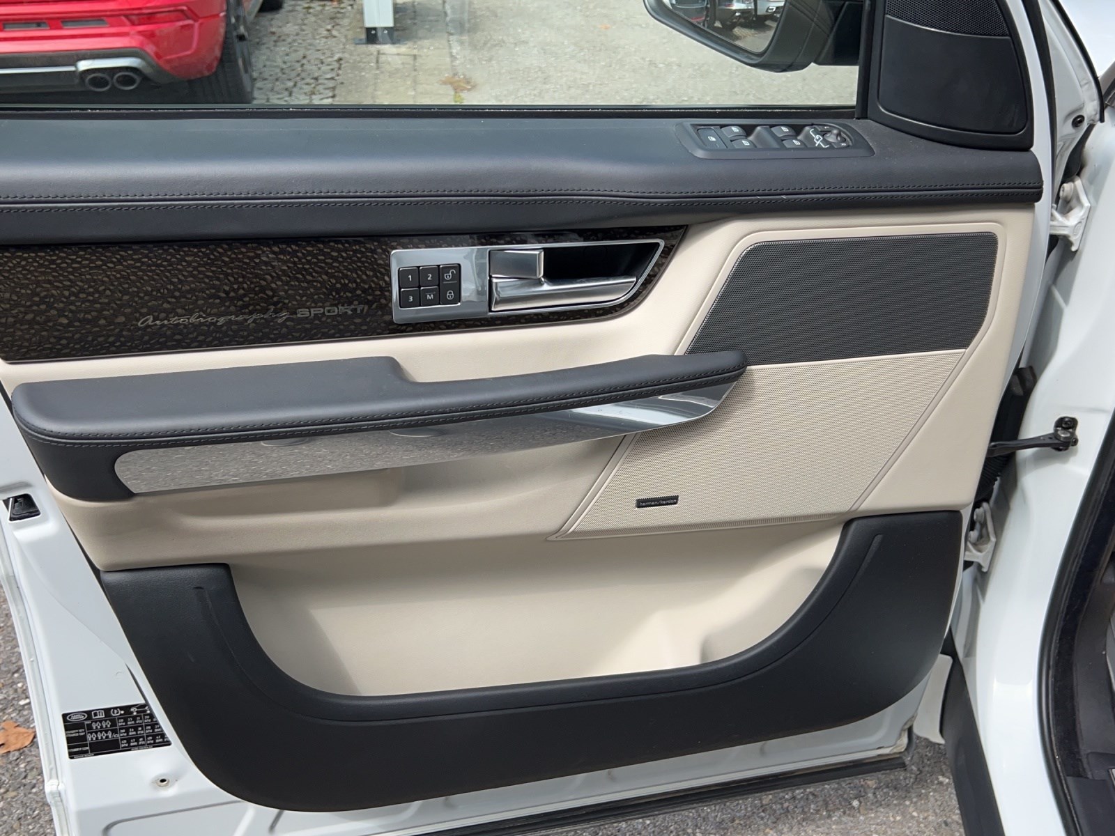 LAND ROVER Range Rover Sport 3.0 TDV6 Autobiography Automatic-image-12