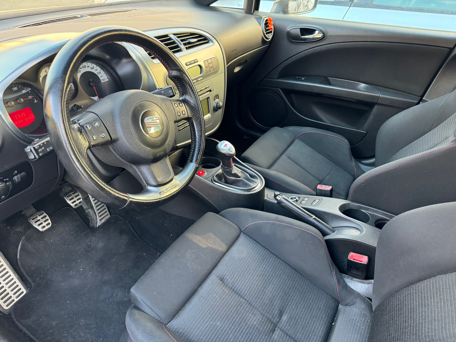 SEAT Leon 2.0 TSI Cupra-image-5
