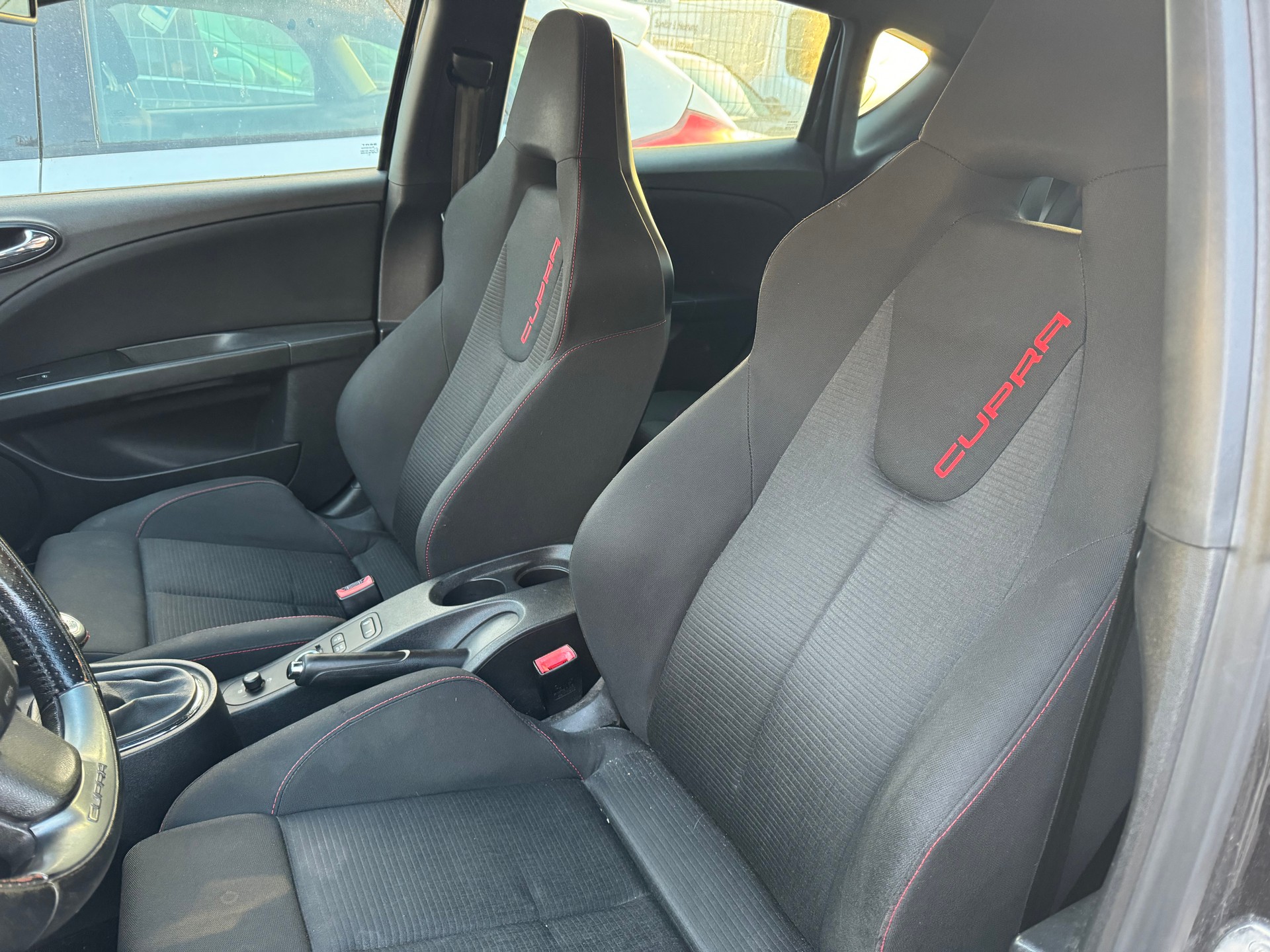 SEAT Leon 2.0 TSI Cupra-image-4