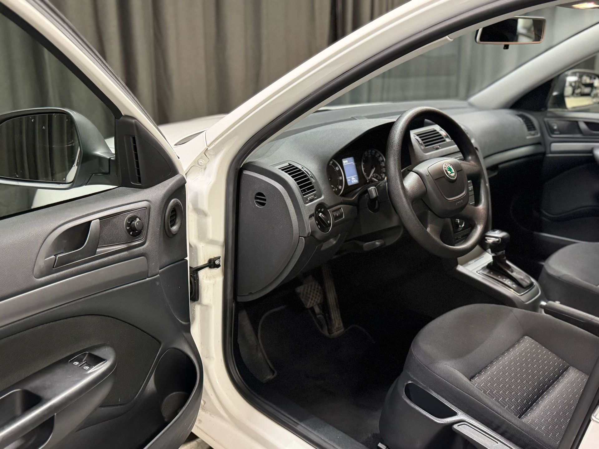 SKODA Octavia 1.4 TSI Elegance DSG-image-10