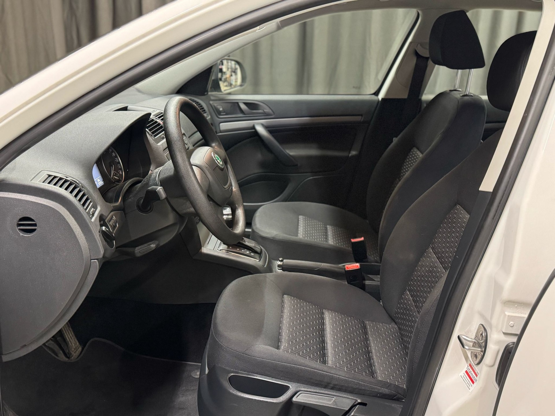 SKODA Octavia 1.4 TSI Elegance DSG-image-7
