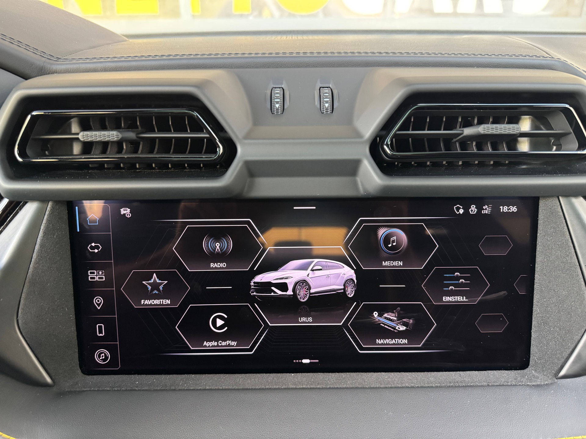 LAMBORGHINI Urus SE MY25-image-14