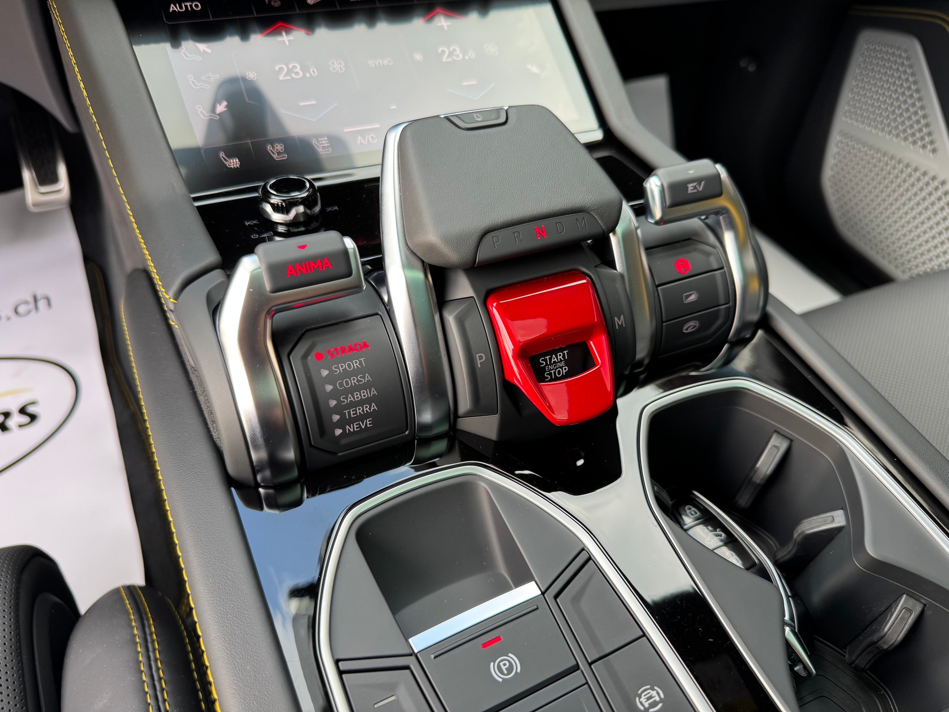 LAMBORGHINI Urus SE MY25-image-10