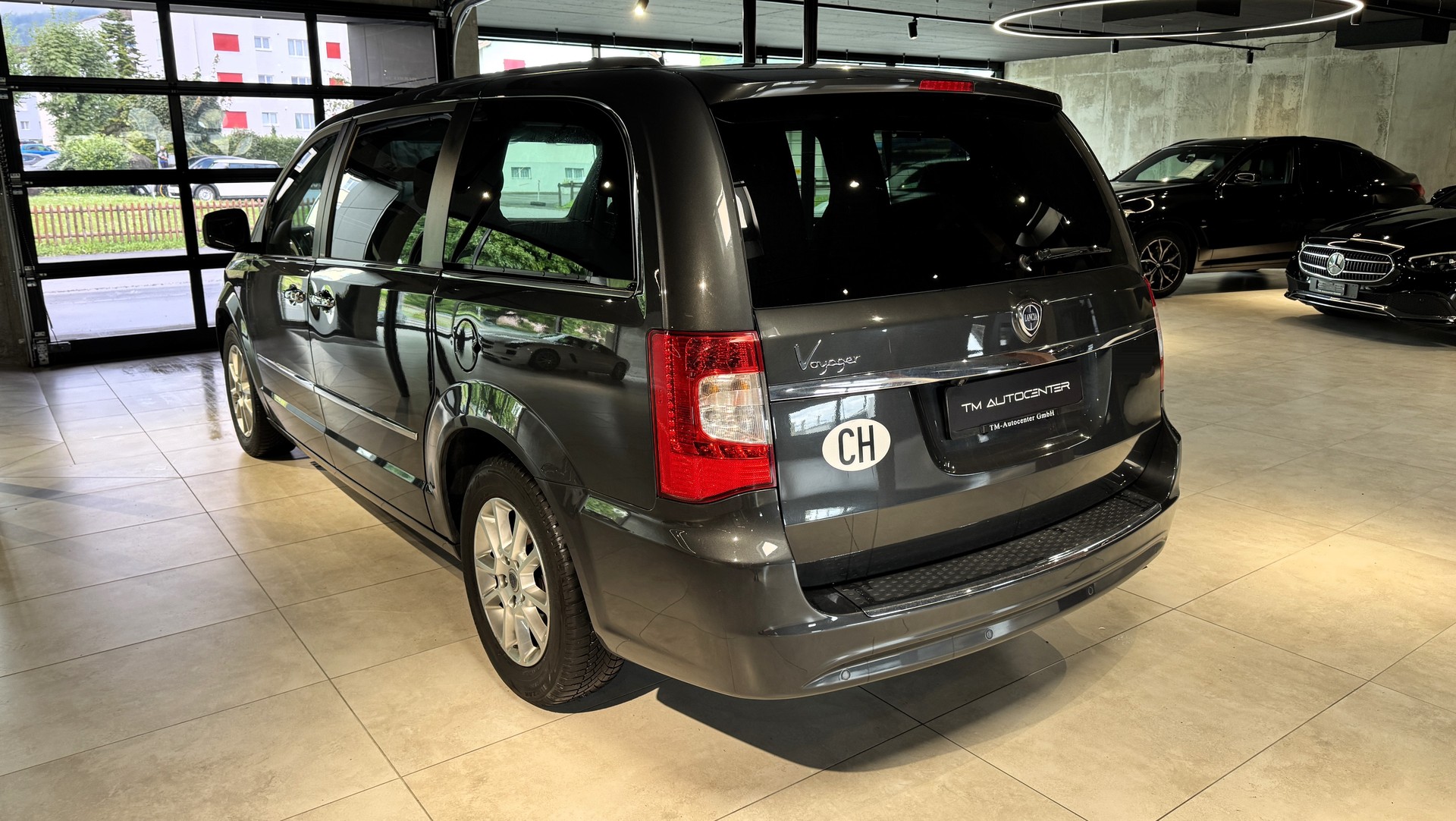 LANCIA Voyager 2.8D Gold Automatic-image-3