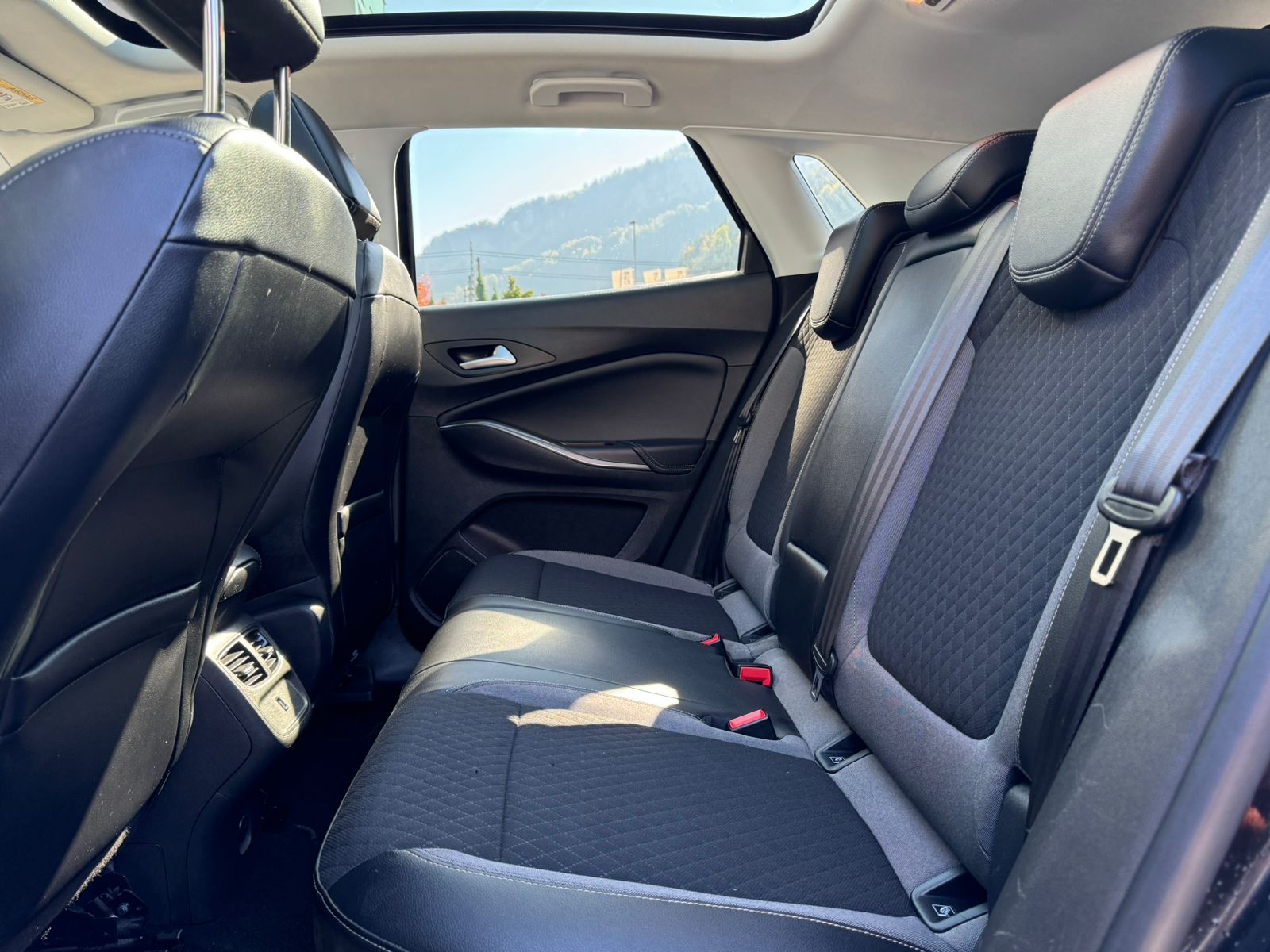 OPEL Grandland X 1.2i TP Design Line Automatik-image-9