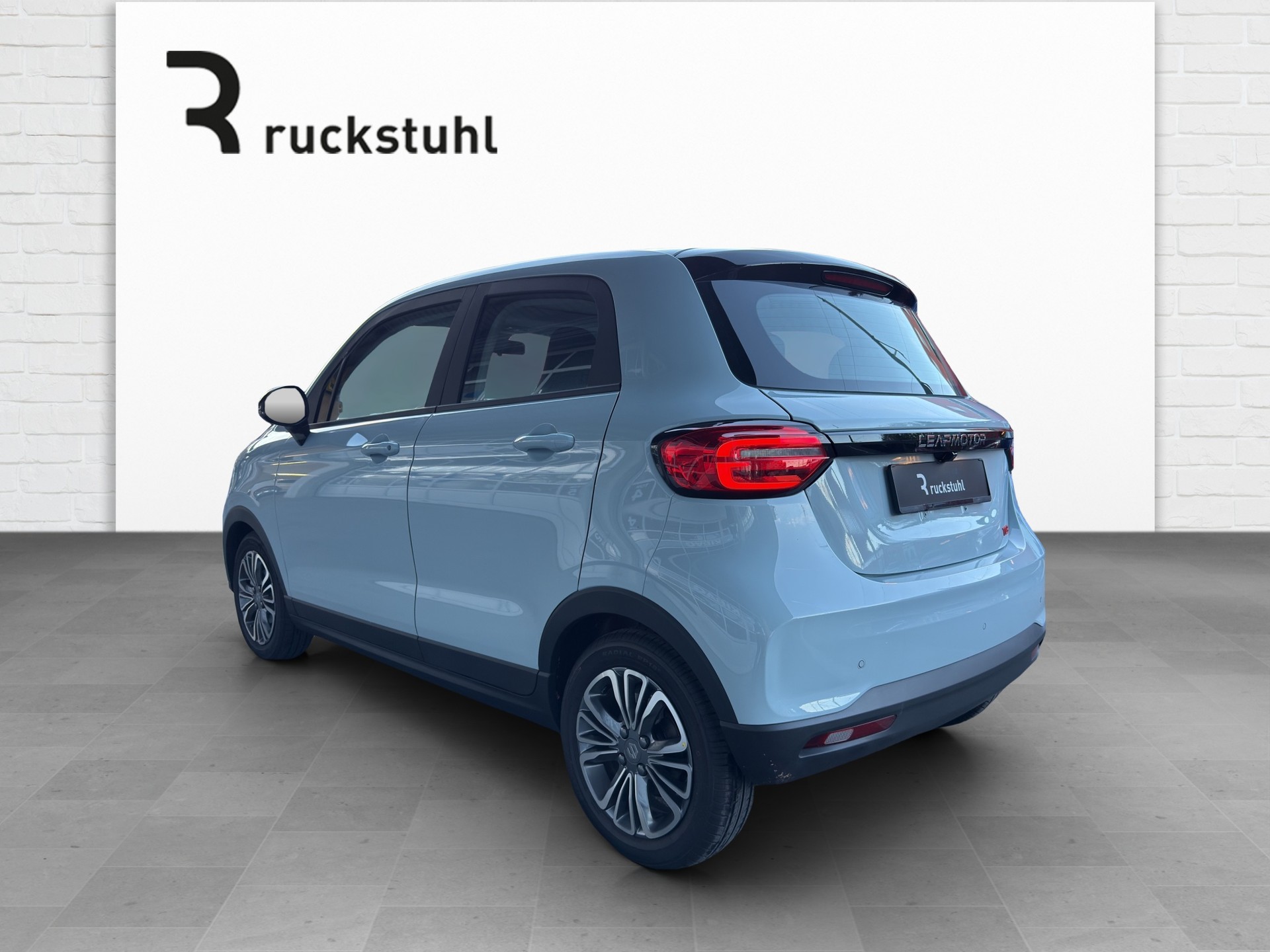 LEAPMOTOR T03 Electric-showroom-element-3