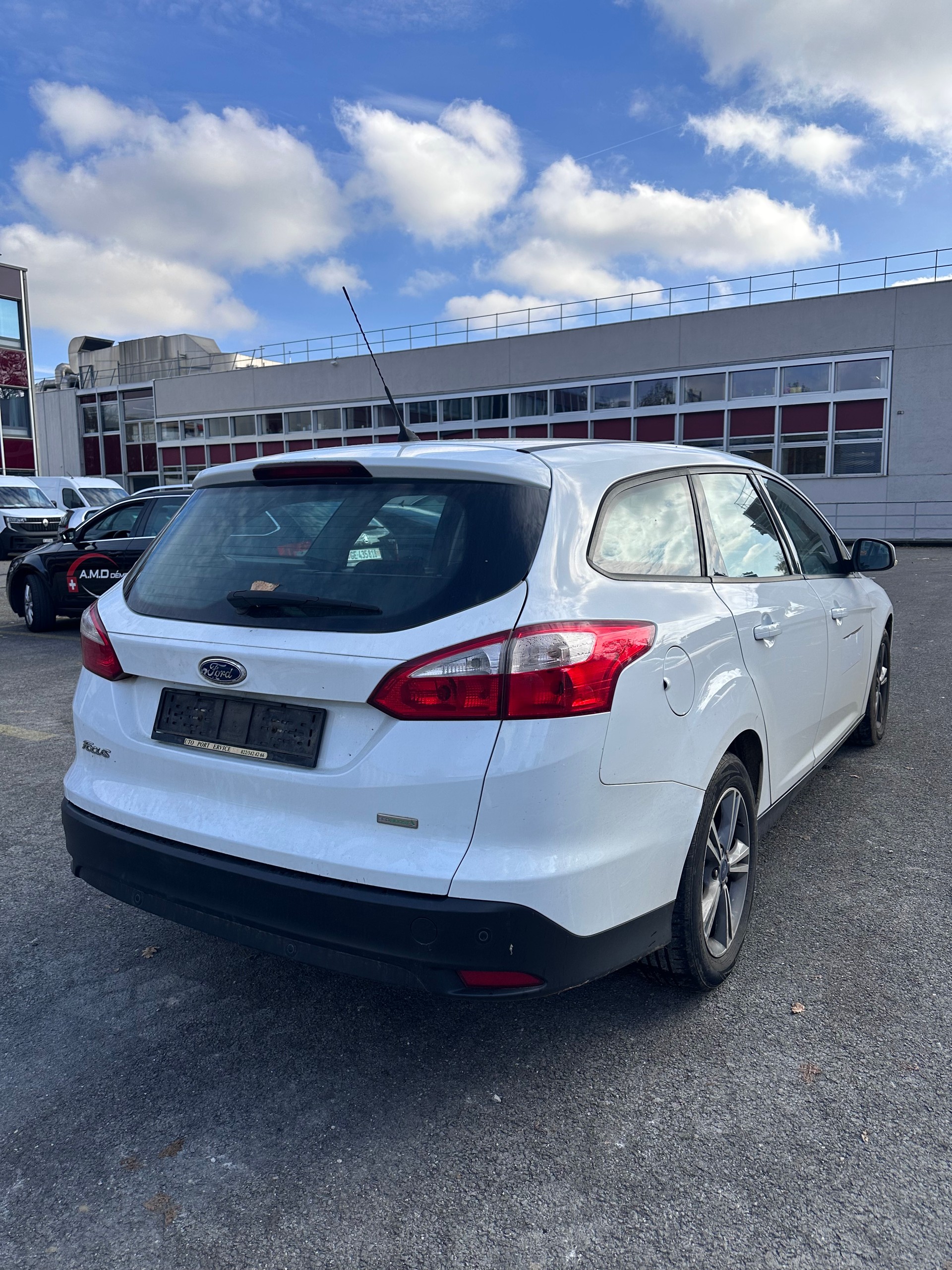 FORD Focus 1.0 SCTi Titanium-image-2