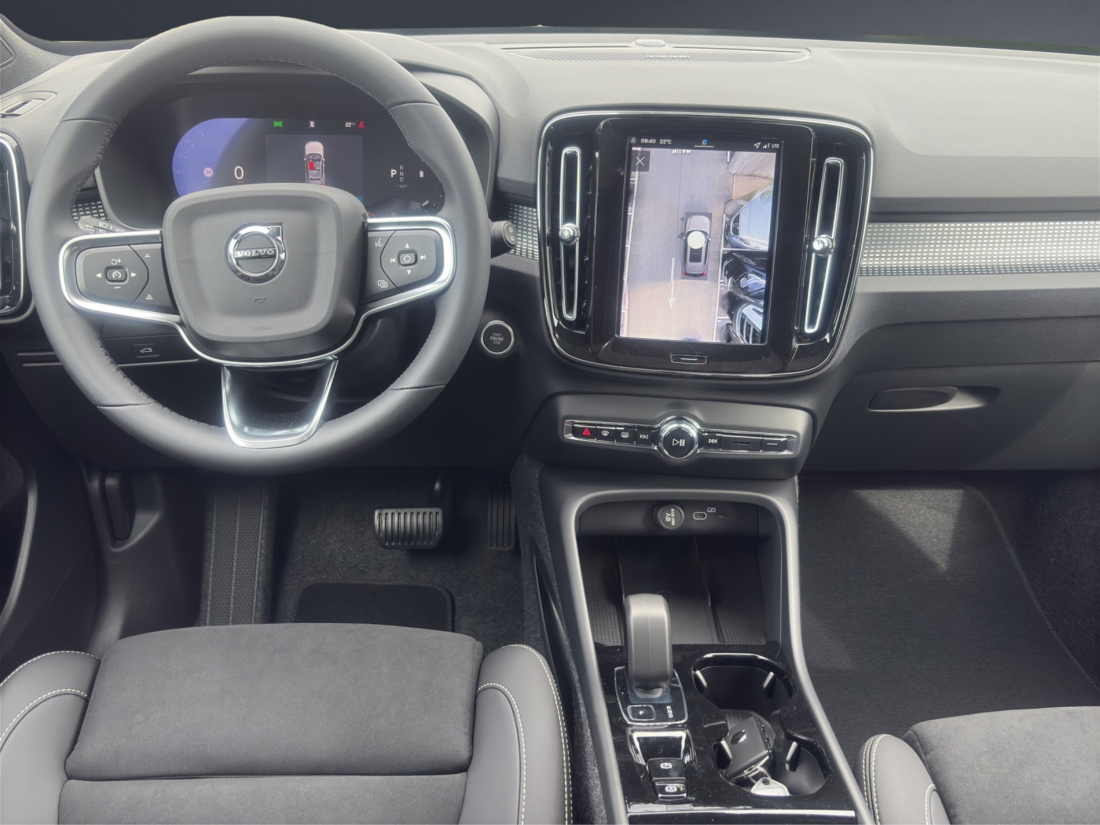 VOLVO XC40 B4 Benzin Mild Hybrid Ultra Black Edition DCT-image-9