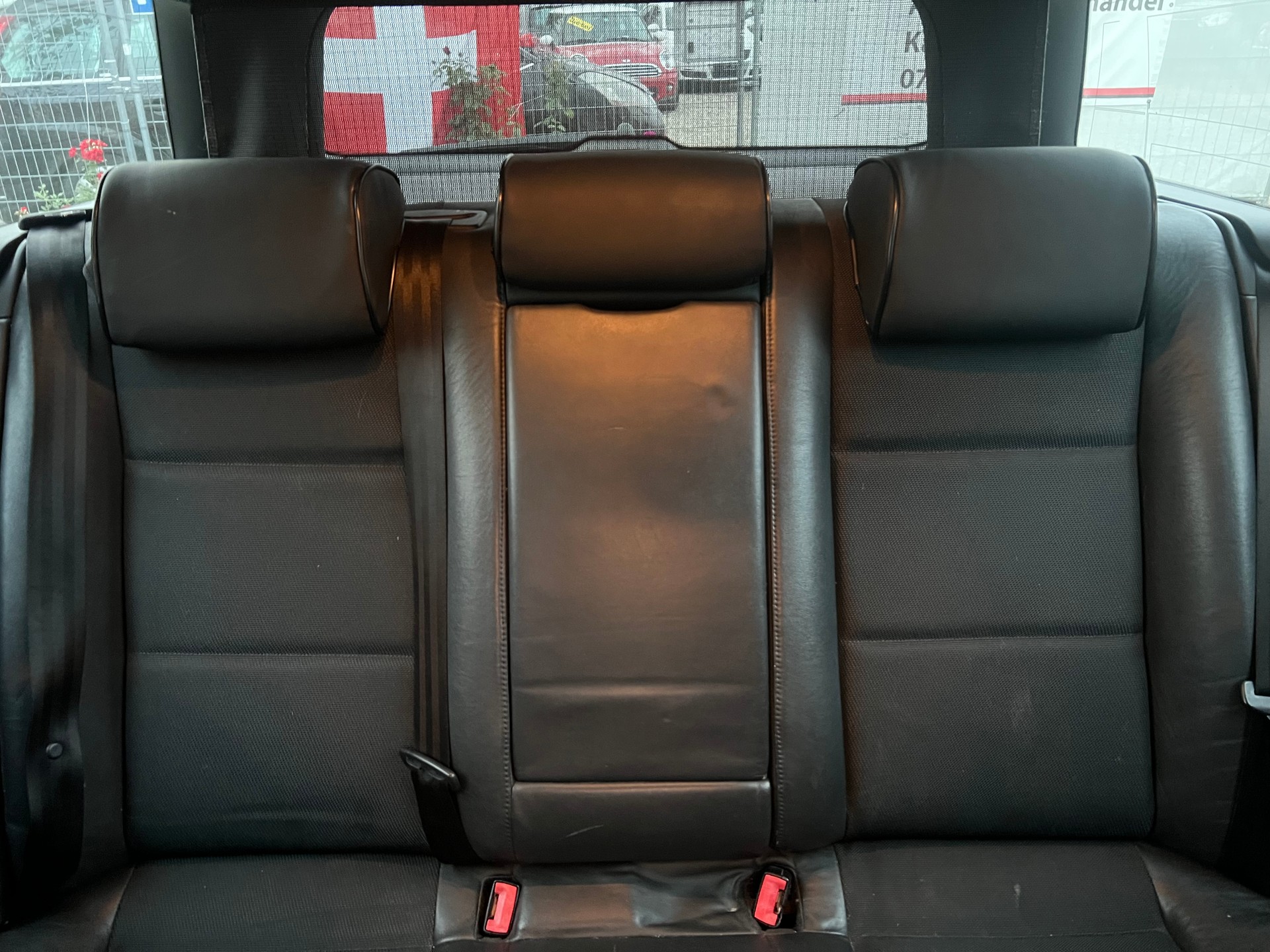 AUDI A4 Avant 1.8 Turbo-image-12