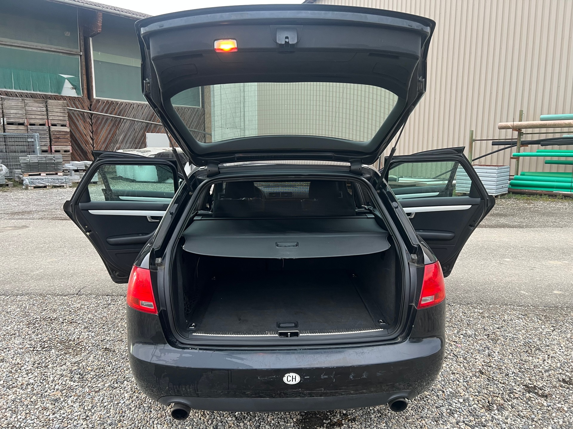 AUDI A4 Avant 1.8 Turbo-image-11