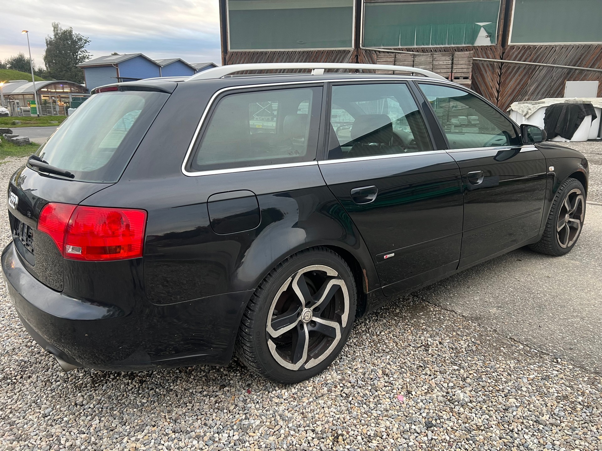 AUDI A4 Avant 1.8 Turbo-image-4