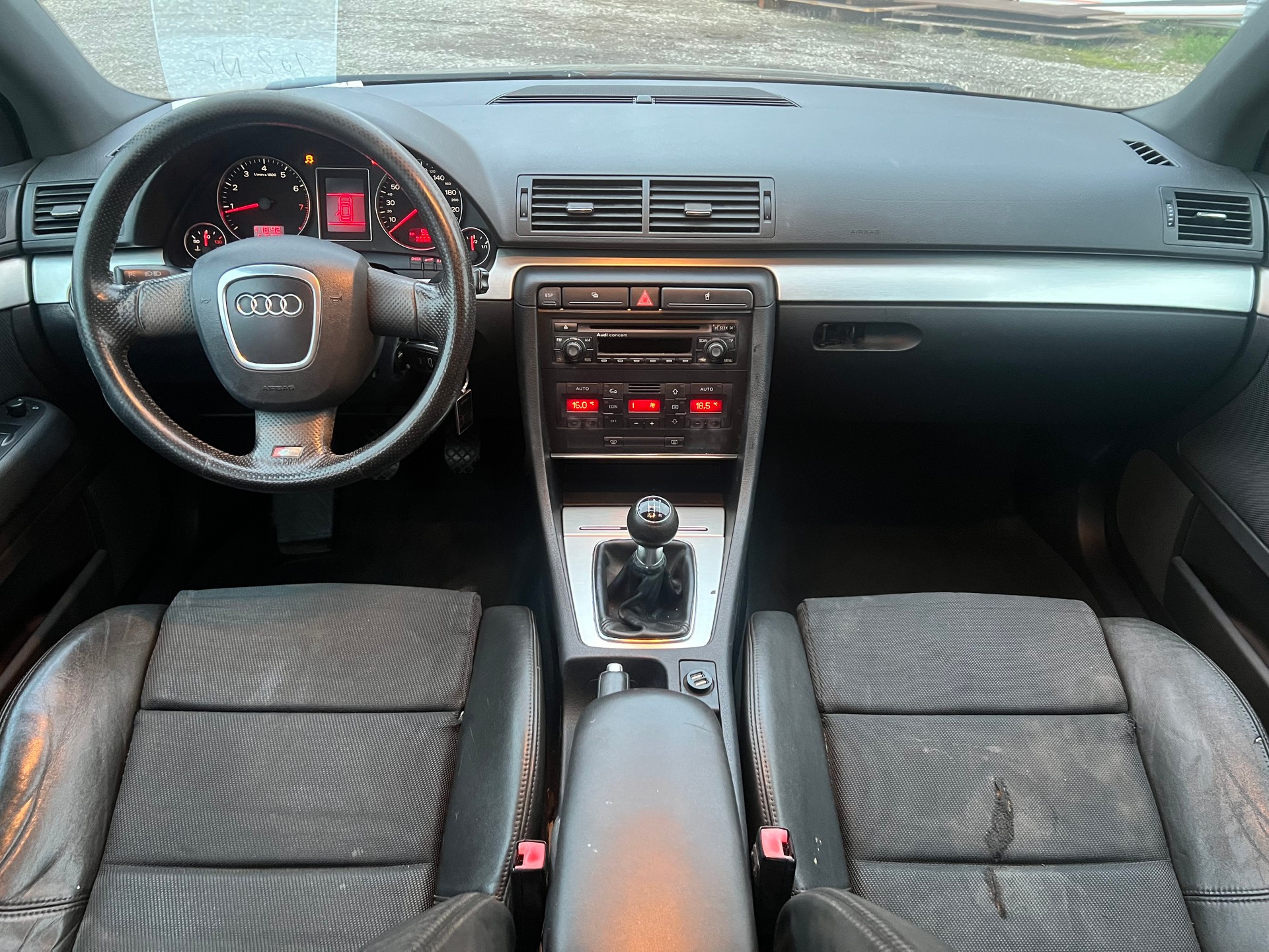 AUDI A4 Avant 1.8 Turbo-image-13