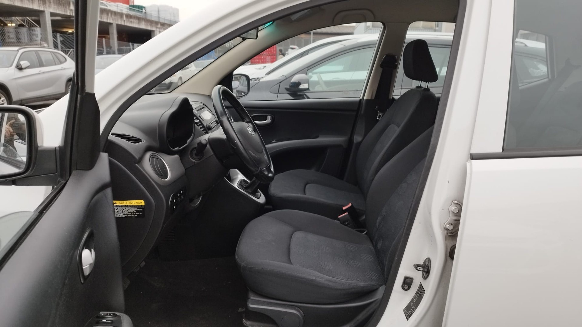 HYUNDAI i10 1.2 Style-image-8
