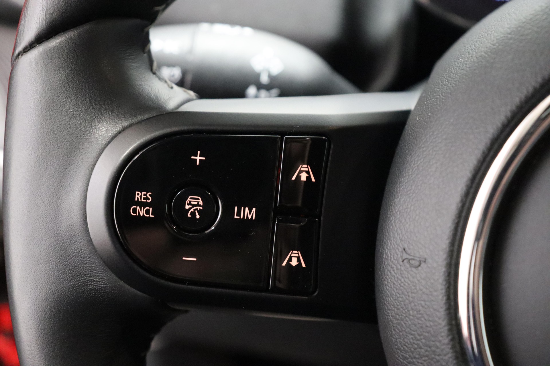 MINI Countryman F60 1.5i Cooper S E ALL4-image-17