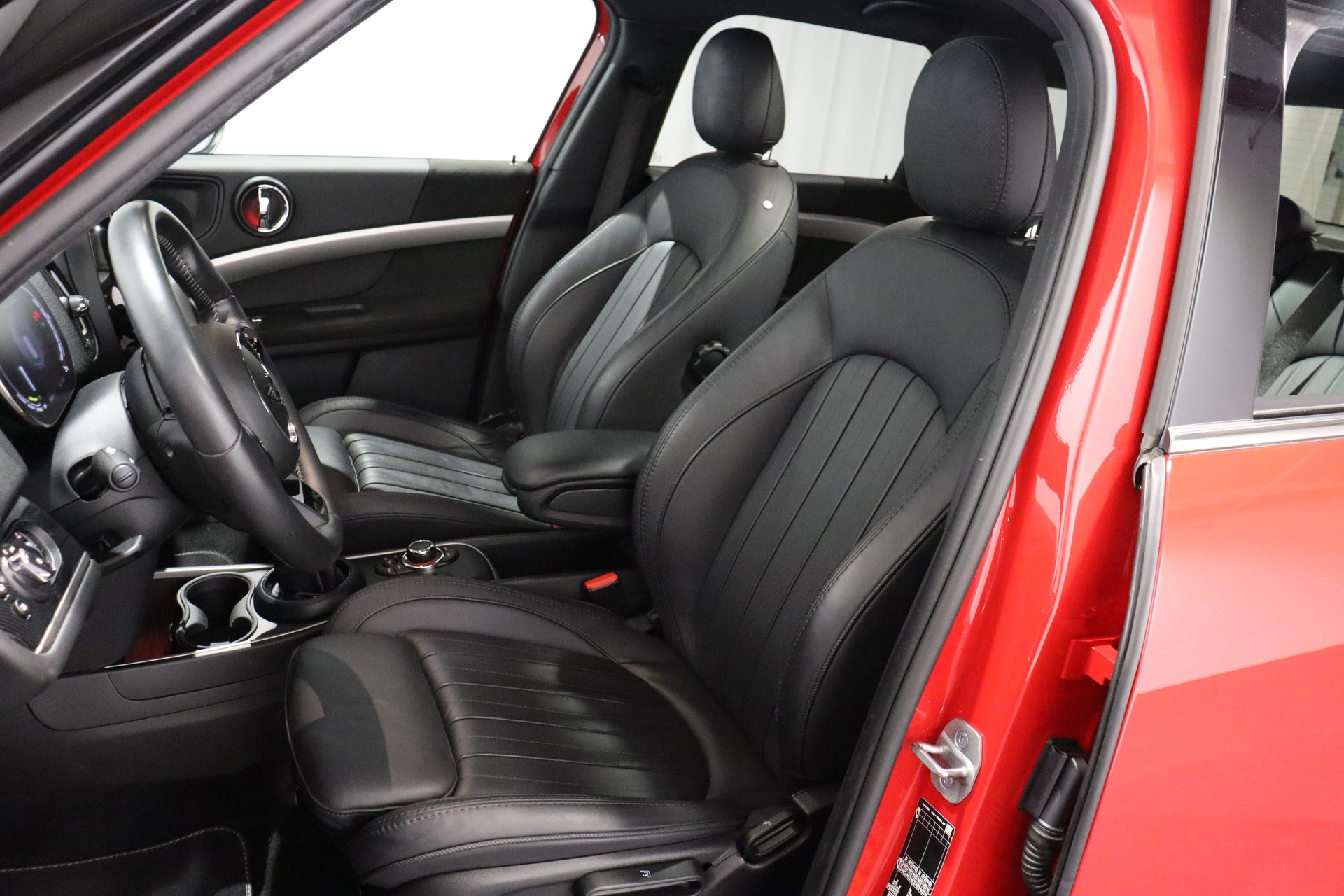 MINI Countryman F60 1.5i Cooper S E ALL4-image-9