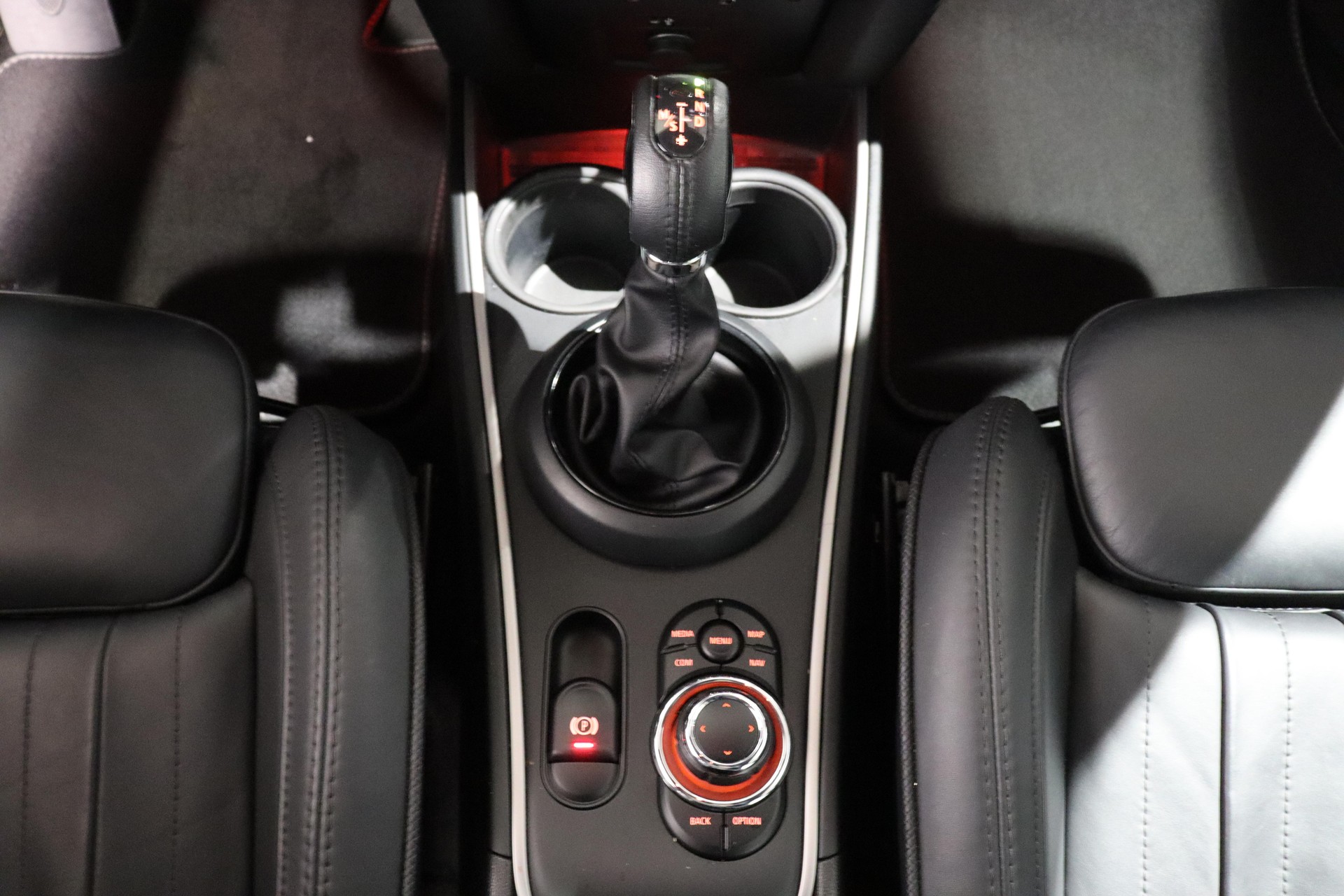 MINI Countryman F60 1.5i Cooper S E ALL4-image-12