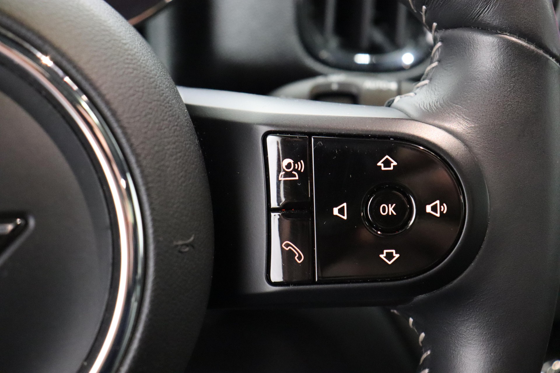MINI Countryman F60 1.5i Cooper S E ALL4-image-19
