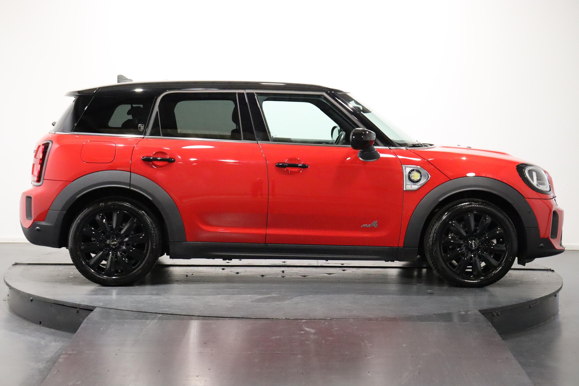 MINI Countryman F60 1.5i Cooper S E ALL4-image-4