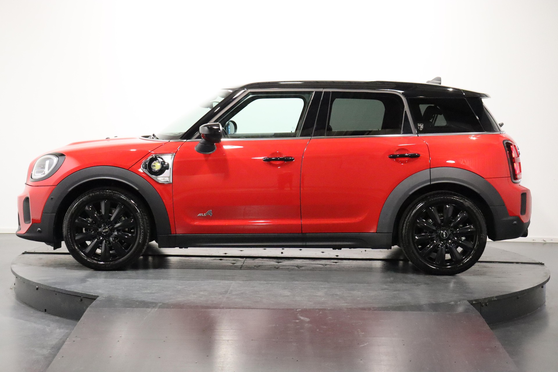 MINI Countryman F60 1.5i Cooper S E ALL4-image-3