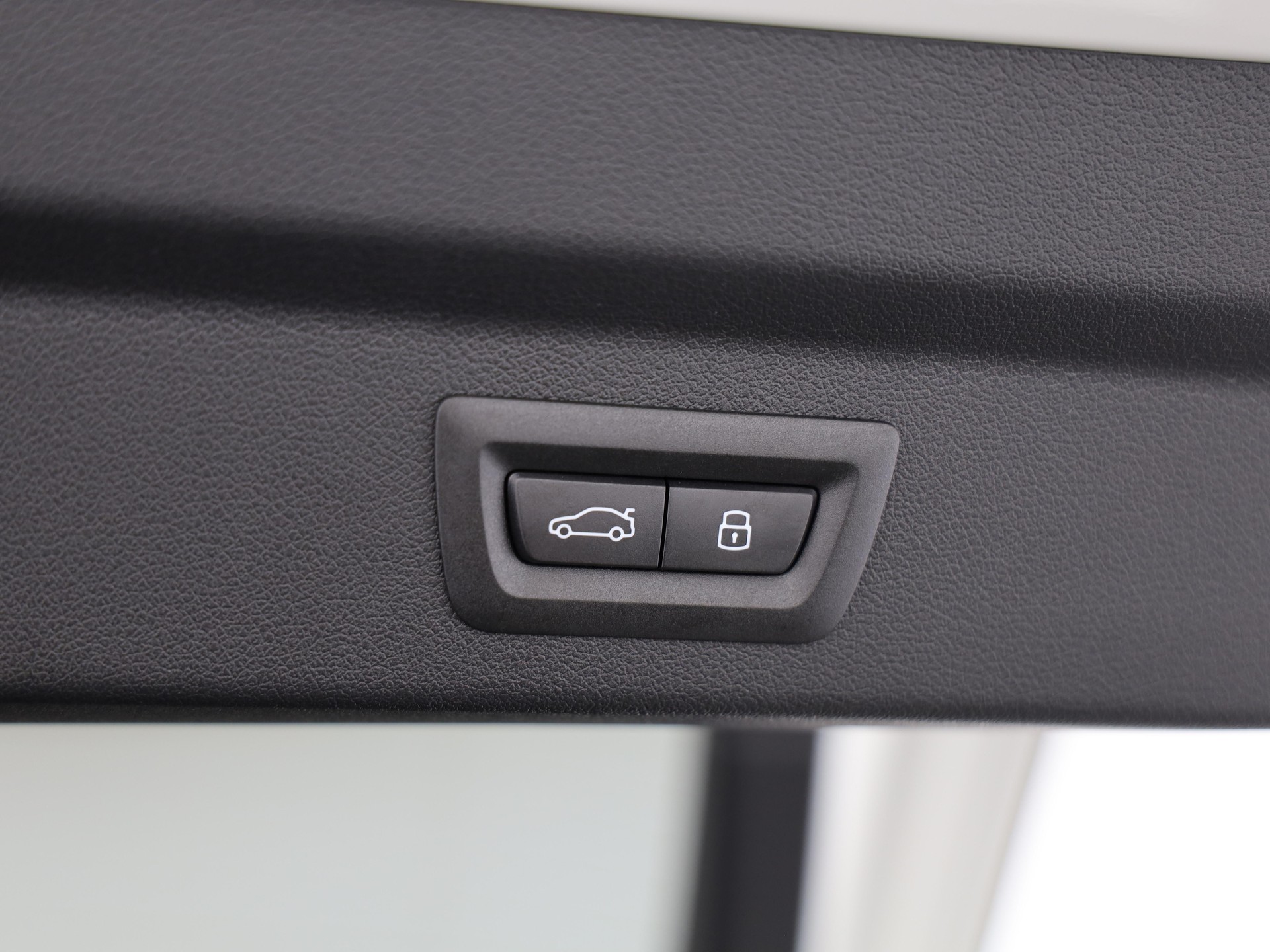 BMW X2 20d xDrive paddles-image-9