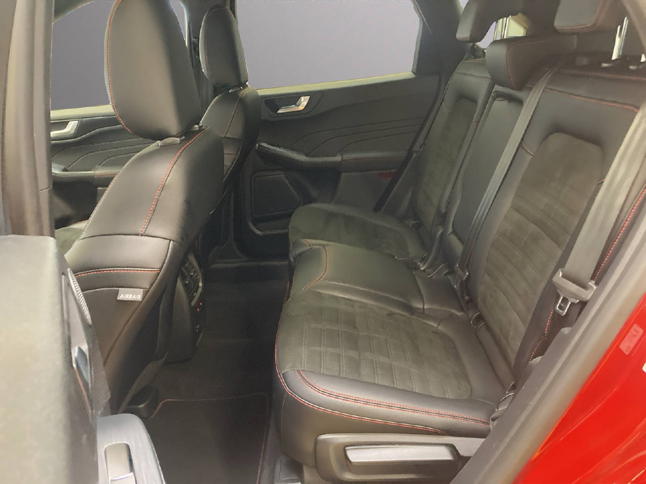 FORD Kuga 2.5 PHEV 190 PS ST-Line X-image-5
