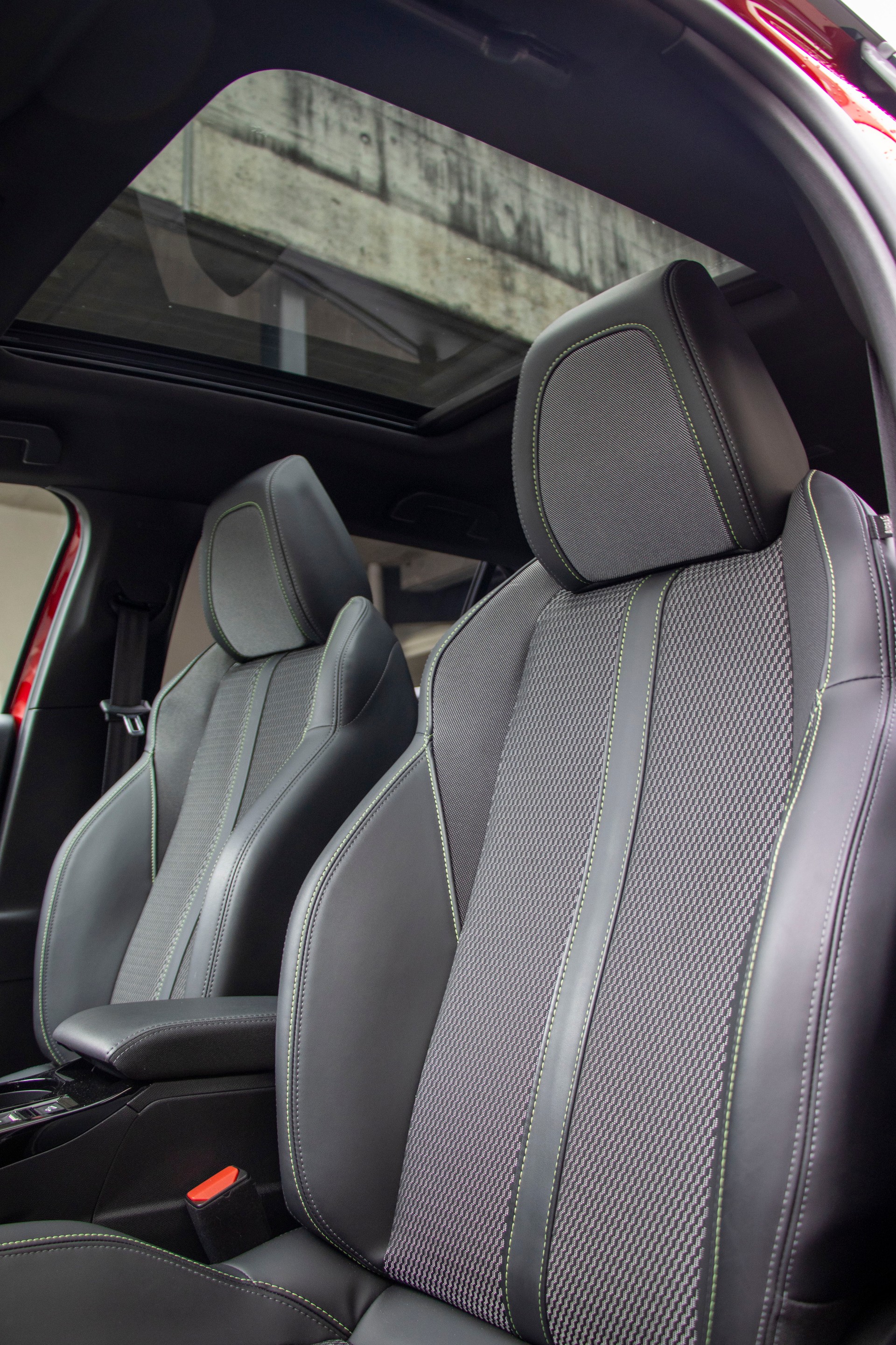 PEUGEOT 2008 1.2 PureTech GT EAT8-image-5