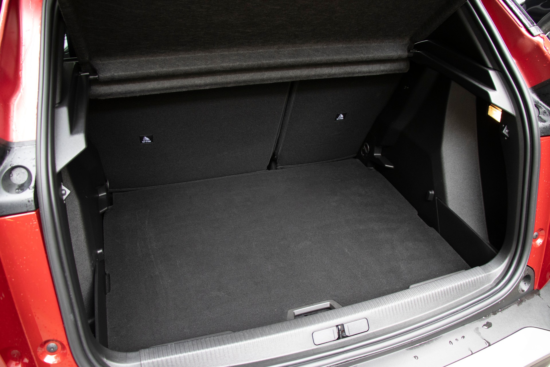 PEUGEOT 2008 1.2 PureTech GT EAT8-image-8
