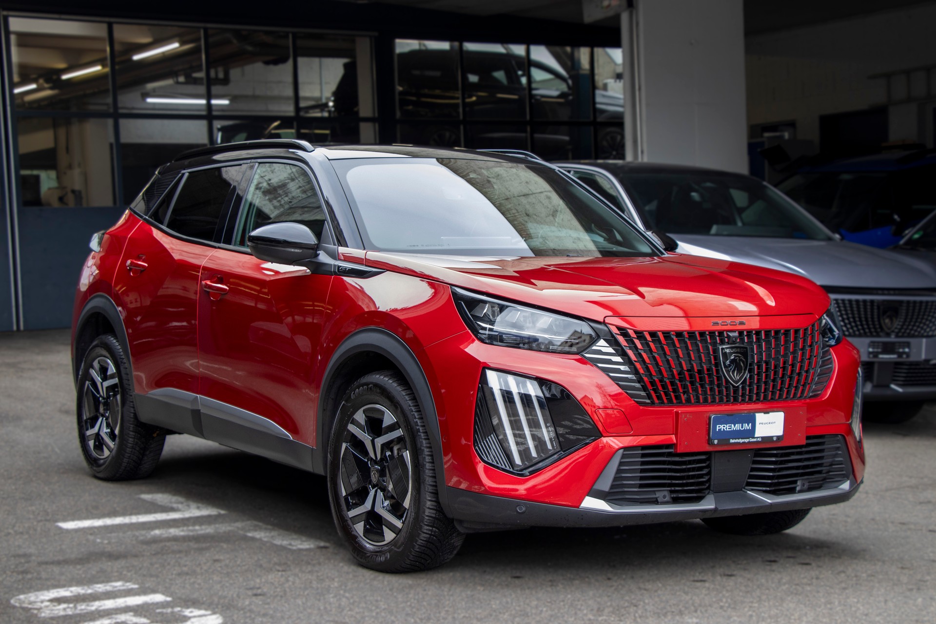 PEUGEOT 2008 1.2 PureTech GT EAT8-image-3