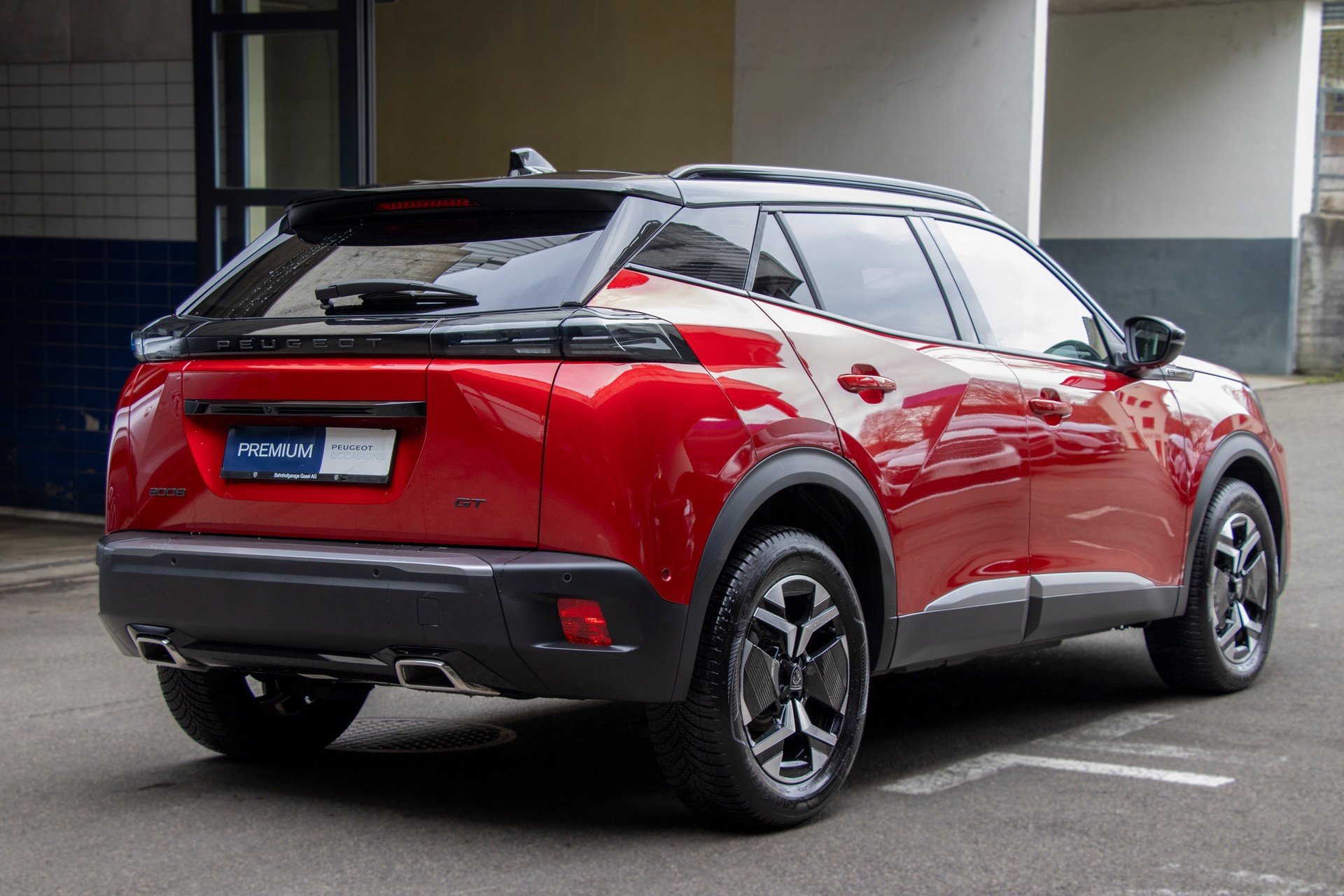 PEUGEOT 2008 1.2 PureTech GT EAT8-image-2
