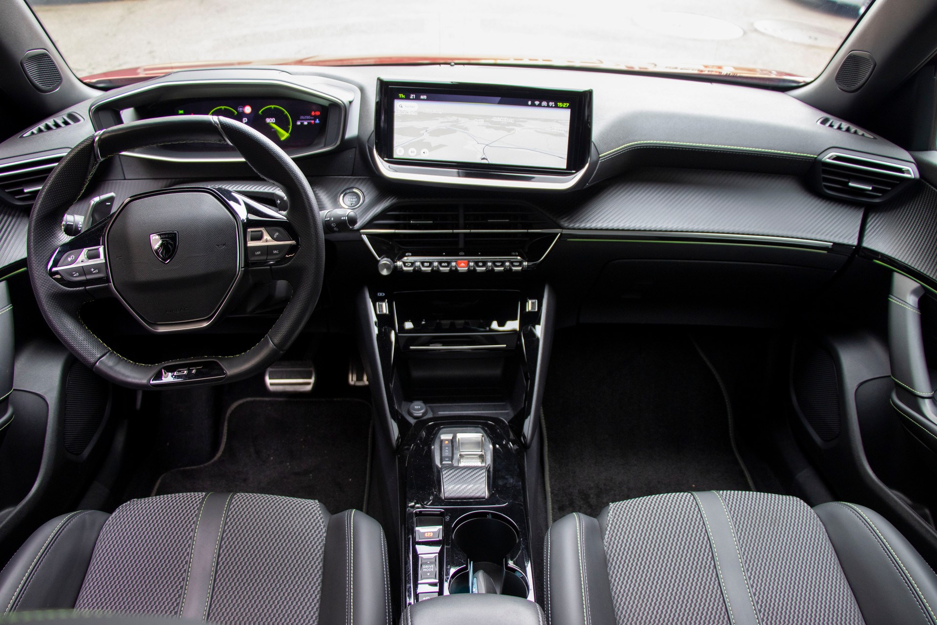 PEUGEOT 2008 1.2 PureTech GT EAT8-image-6