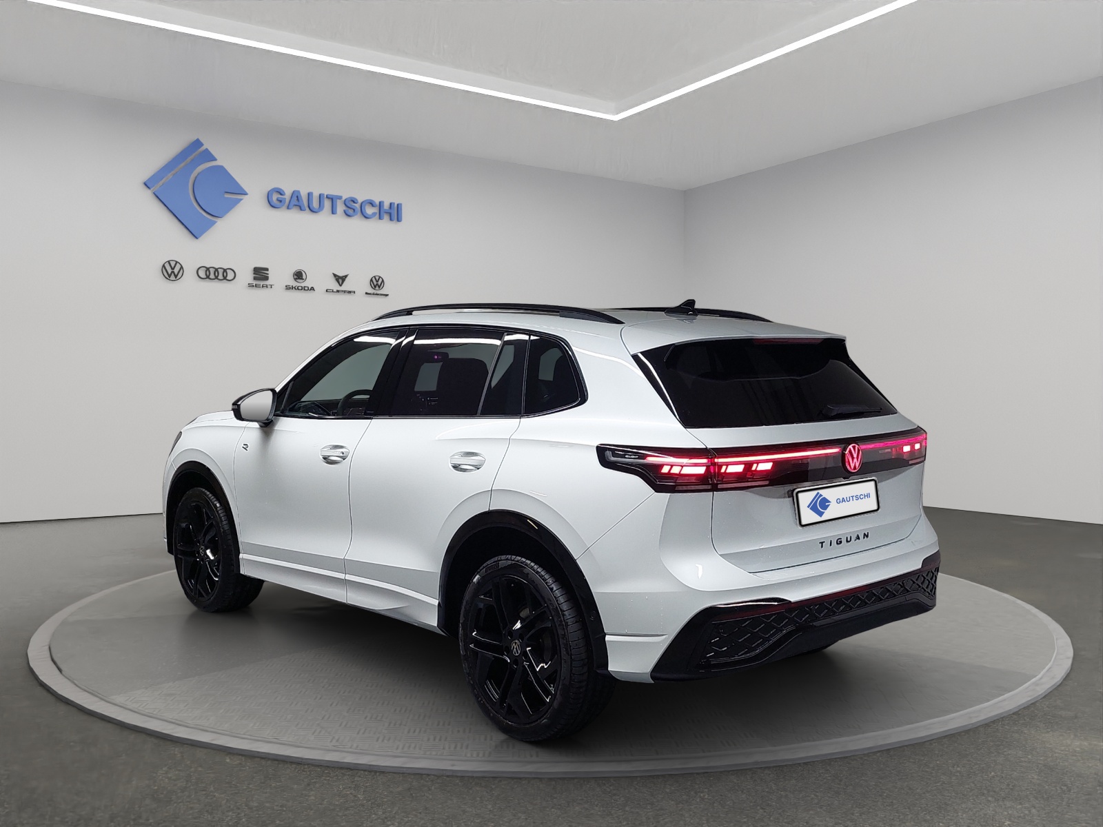 VW Tiguan 2.0 TDI SCR R-Line 4Motion DSG-image-2