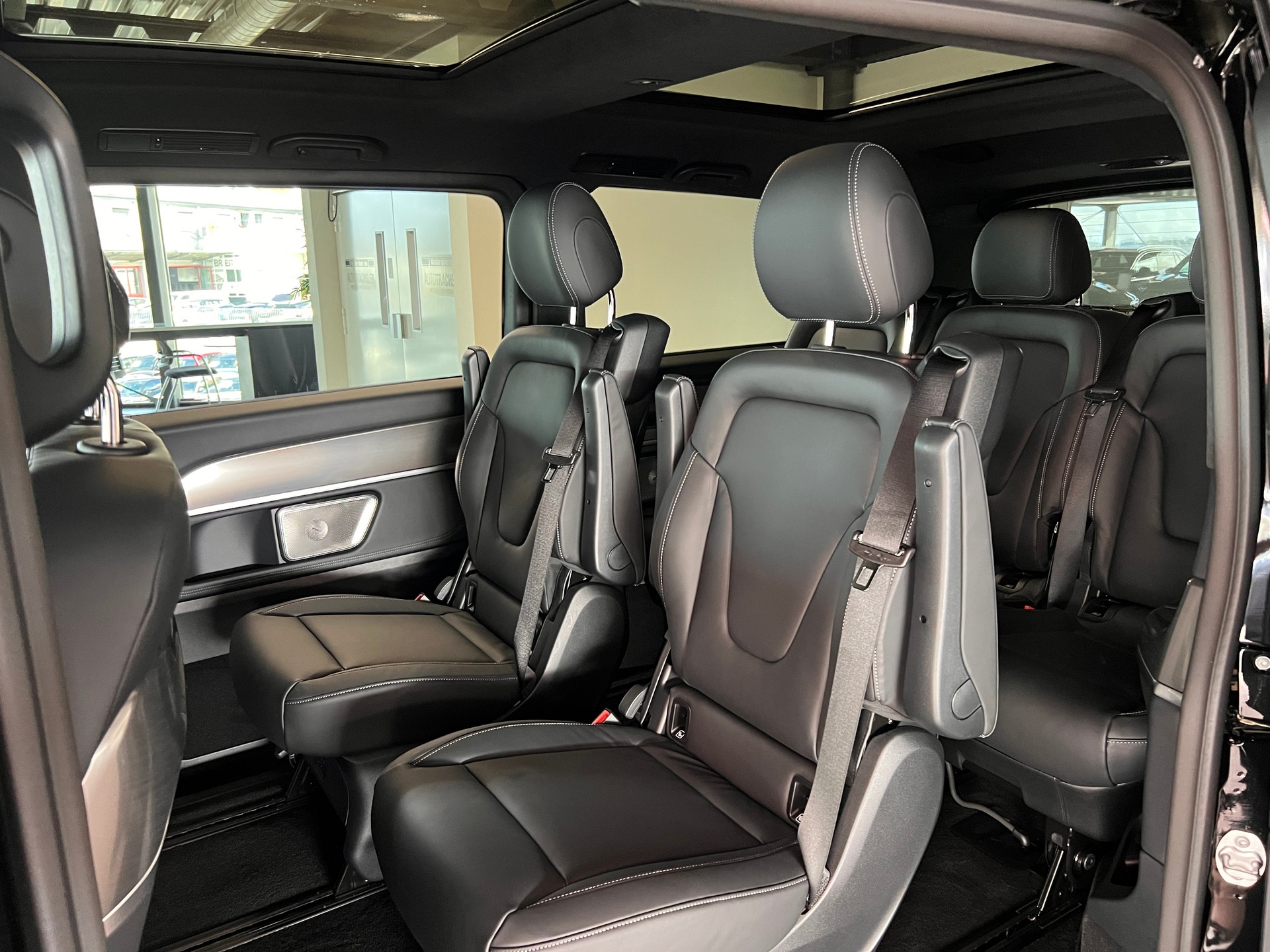 MERCEDES-BENZ V 300 d lang 4Matic Swiss Edition 9G-Tronic-image-8