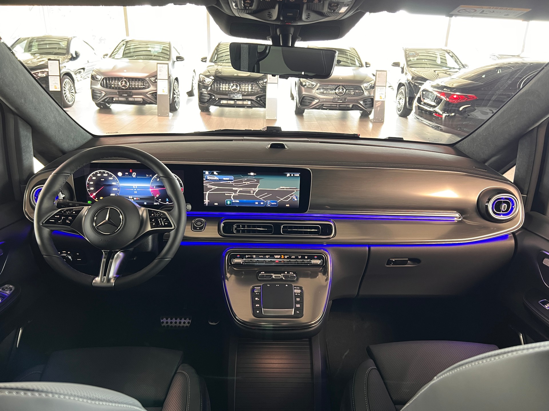 MERCEDES-BENZ V 300 d lang 4Matic Swiss Edition 9G-Tronic-image-11