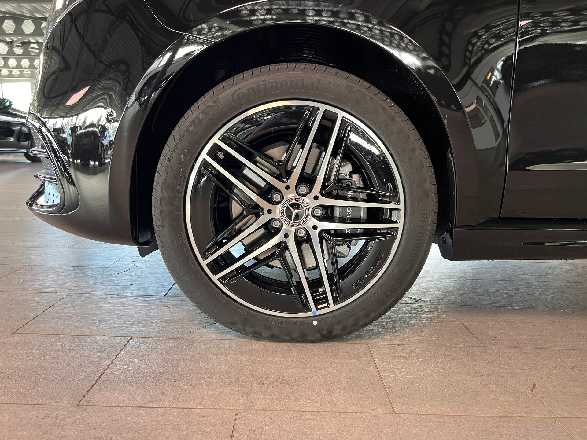 MERCEDES-BENZ V 300 d lang 4Matic Swiss Edition 9G-Tronic-image-5