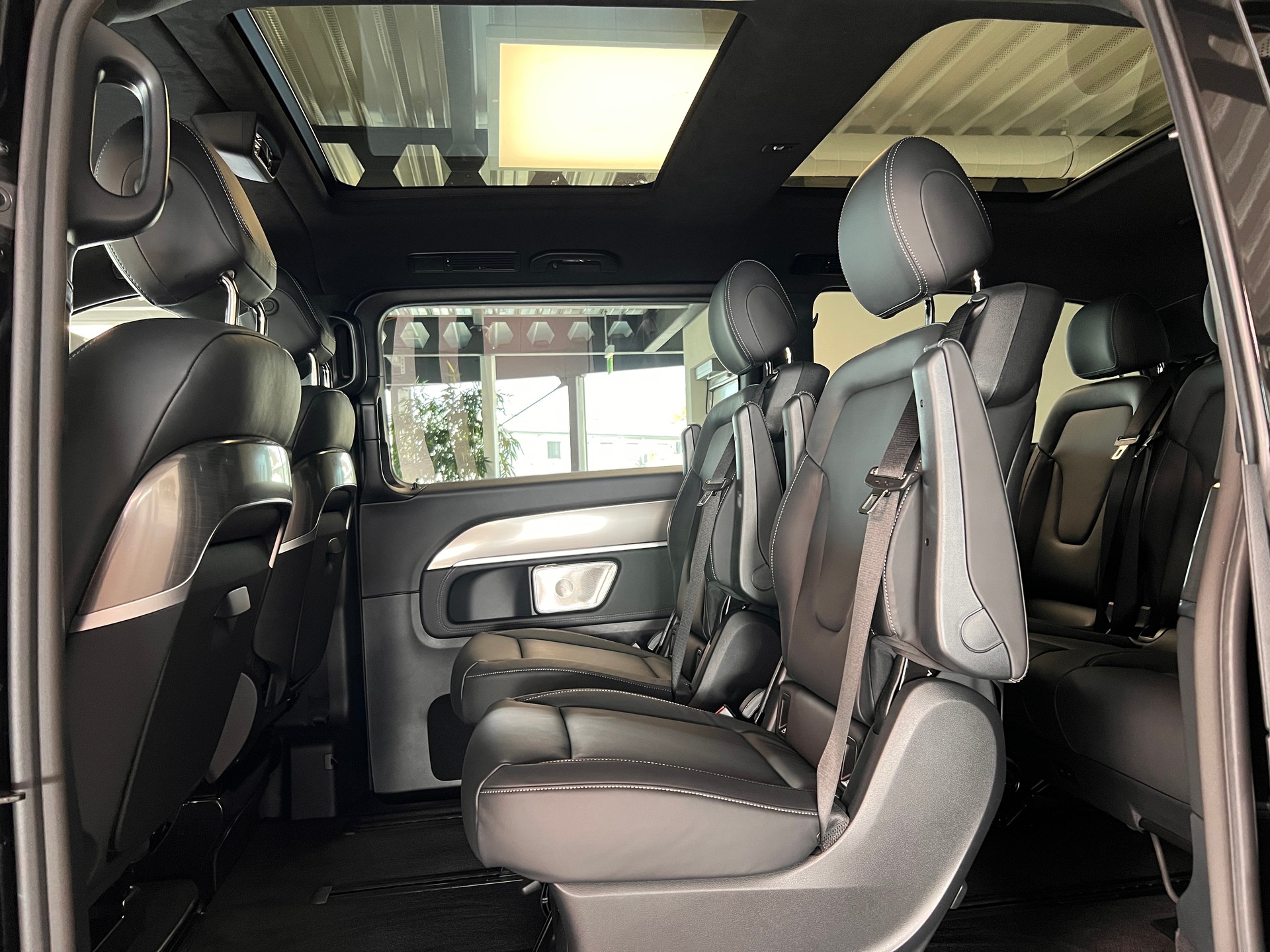 MERCEDES-BENZ V 300 d lang 4Matic Swiss Edition 9G-Tronic-image-7