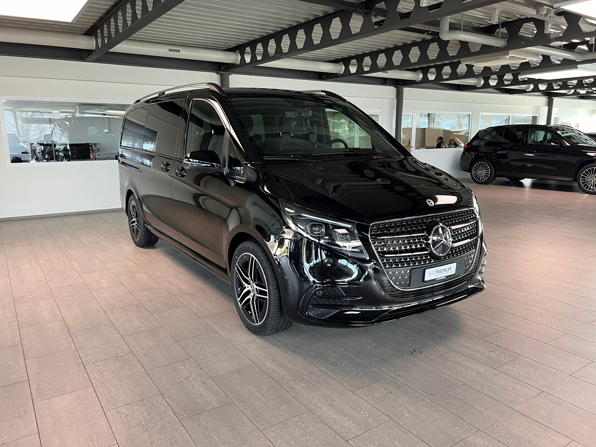 MERCEDES-BENZ V 300 d lang 4Matic Swiss Edition 9G-Tronic-image-2