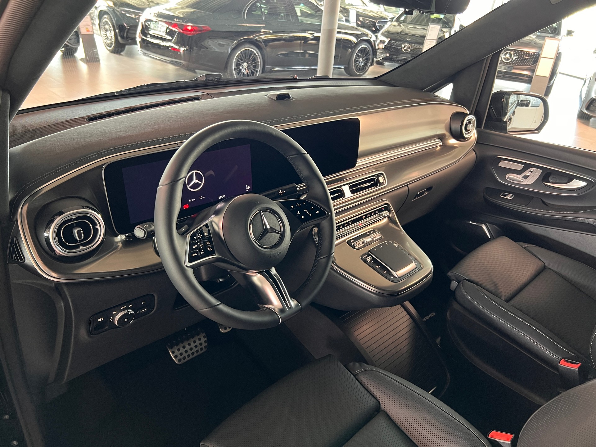 MERCEDES-BENZ V 300 d lang 4Matic Swiss Edition 9G-Tronic-image-10