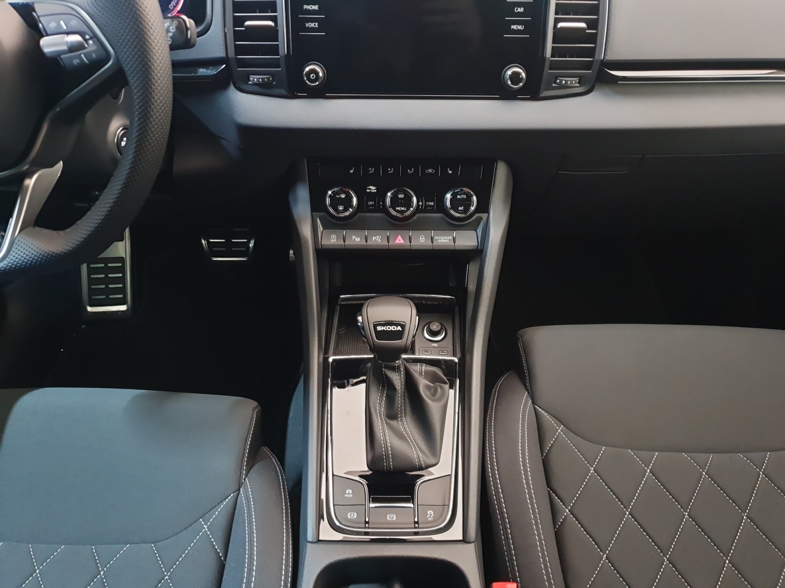SKODA Karoq 2.0 TSI Dynamic Limited Edition 4x4 DSG-image-8