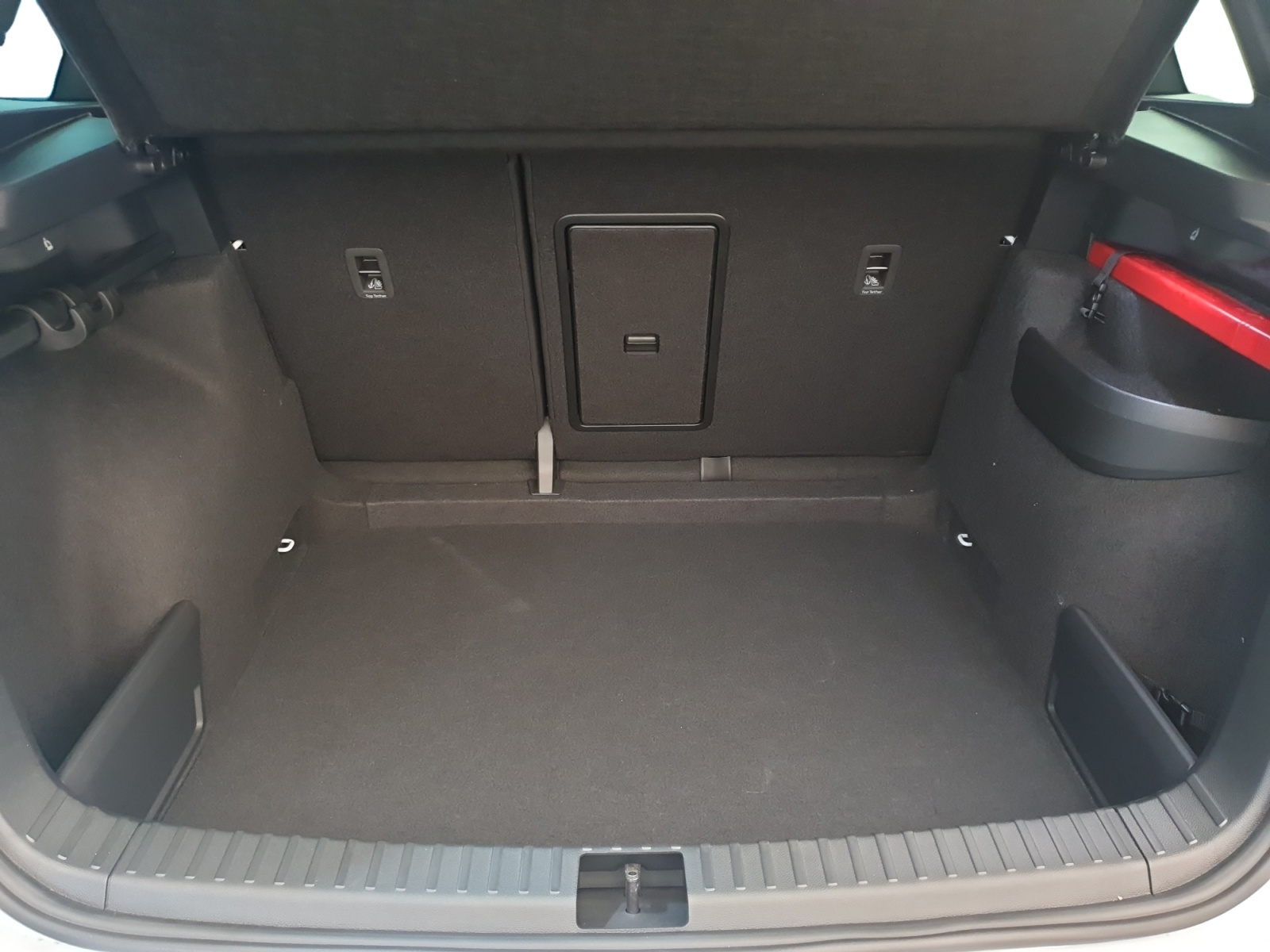 SKODA Karoq 2.0 TSI Dynamic Limited Edition 4x4 DSG-image-11