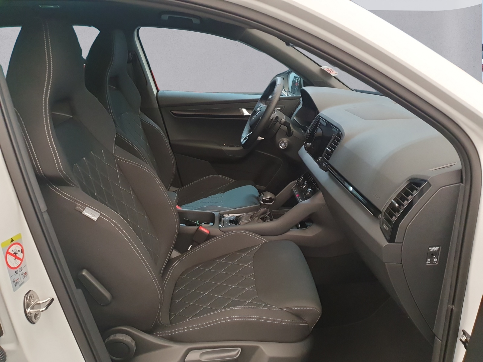 SKODA Karoq 2.0 TSI Dynamic Limited Edition 4x4 DSG-image-9
