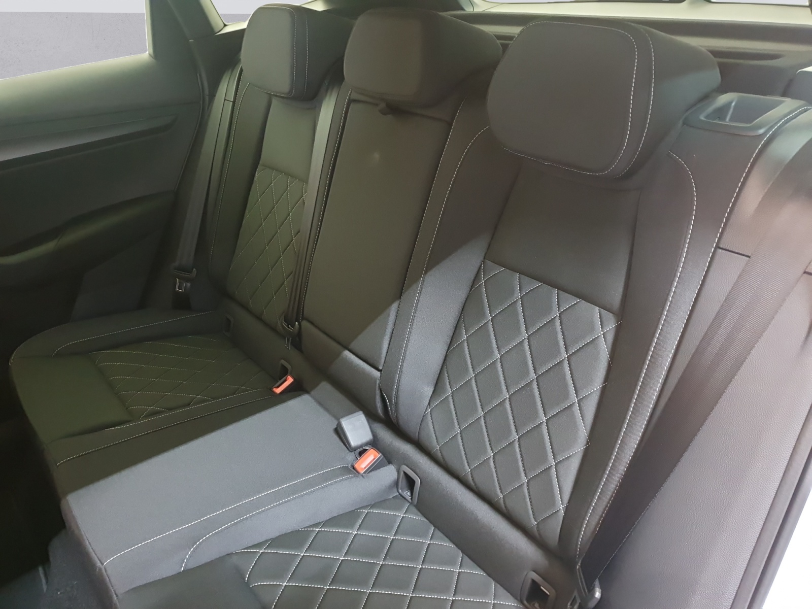 SKODA Karoq 2.0 TSI Dynamic Limited Edition 4x4 DSG-image-10