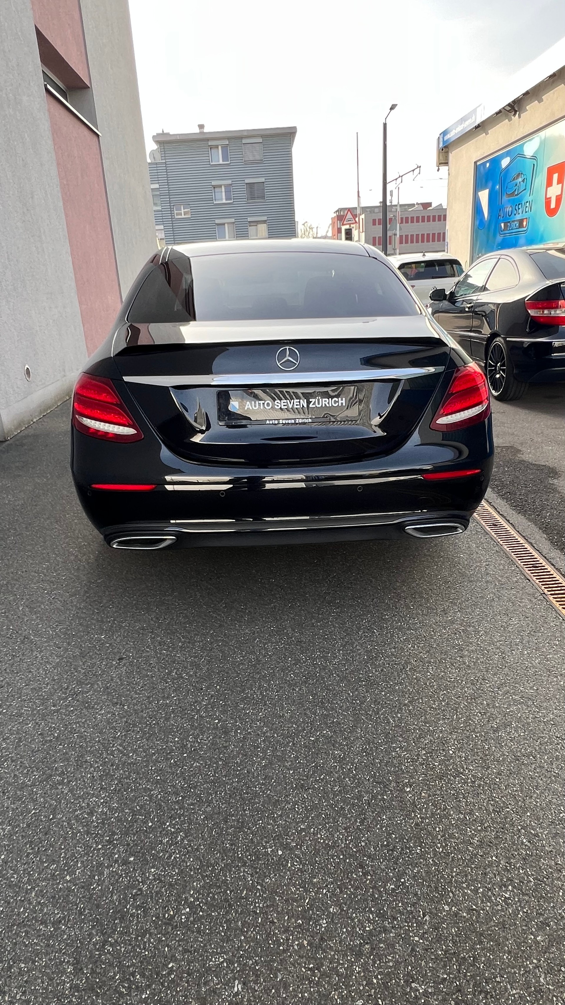 MERCEDES-BENZ E 200 Avantgarde 9G-Tronic-image-9