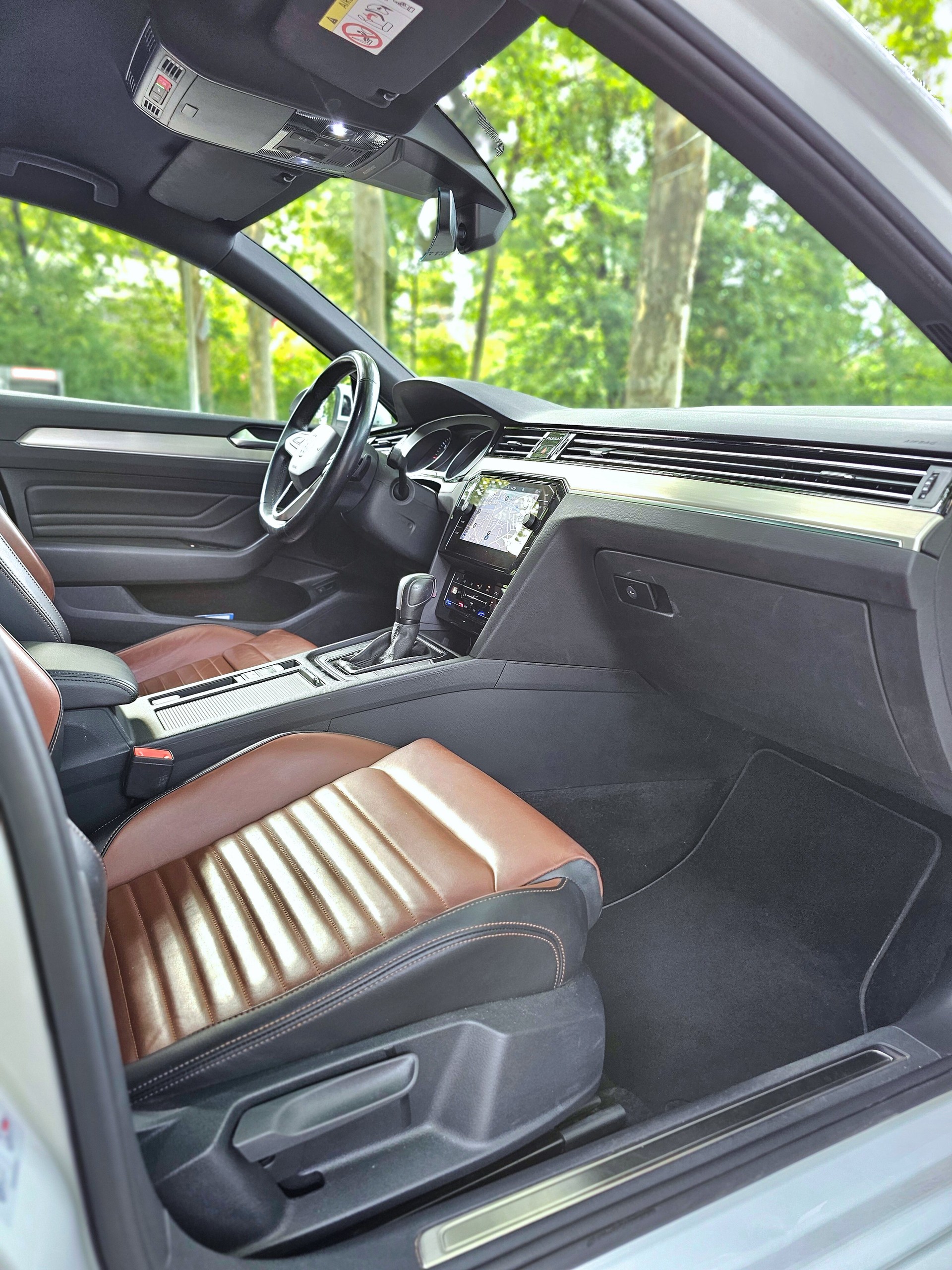 VW Passat 2.0 TDI BMT Elegance DSG-image-7