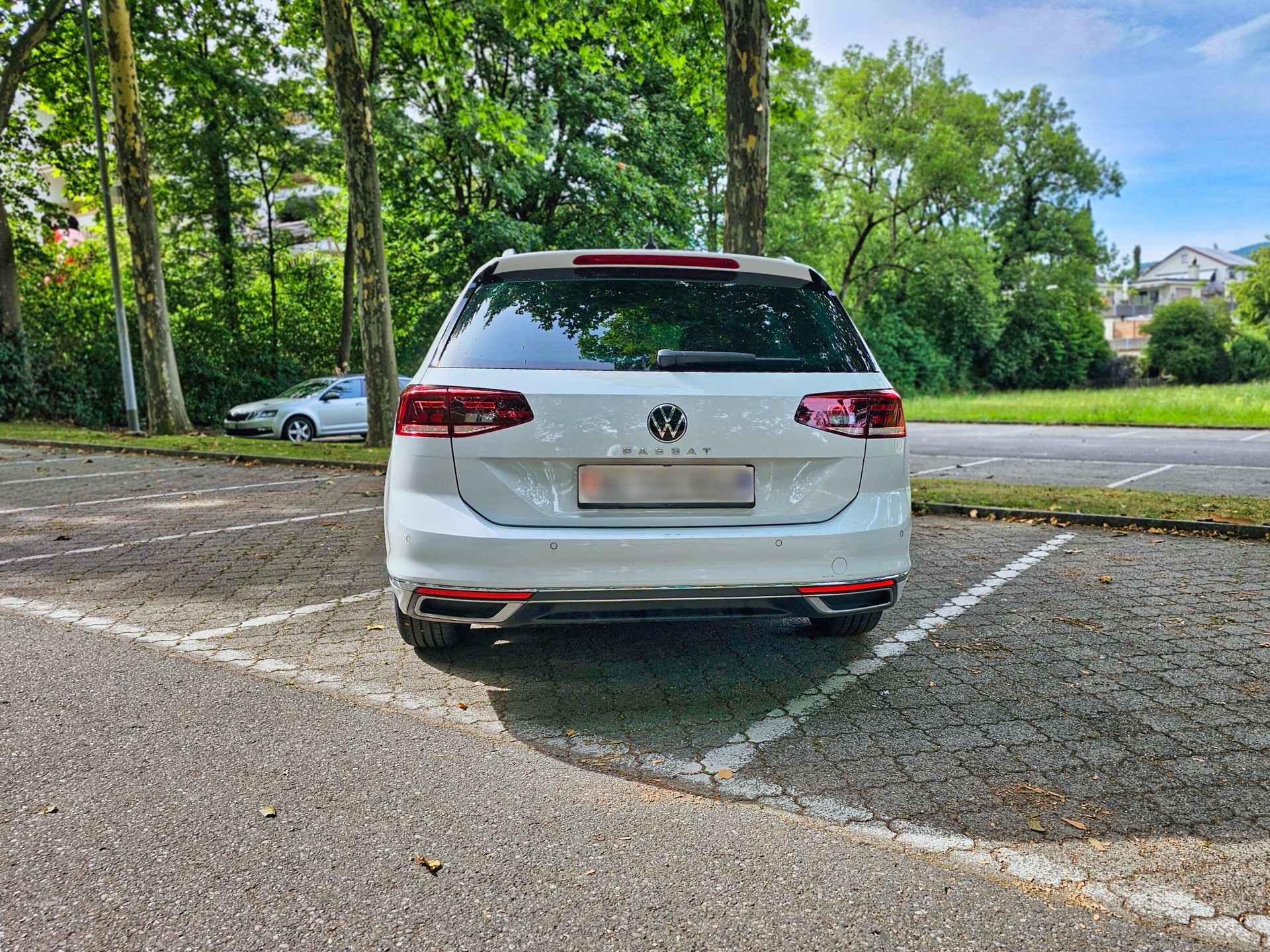 VW Passat 2.0 TDI BMT Elegance DSG-image-3