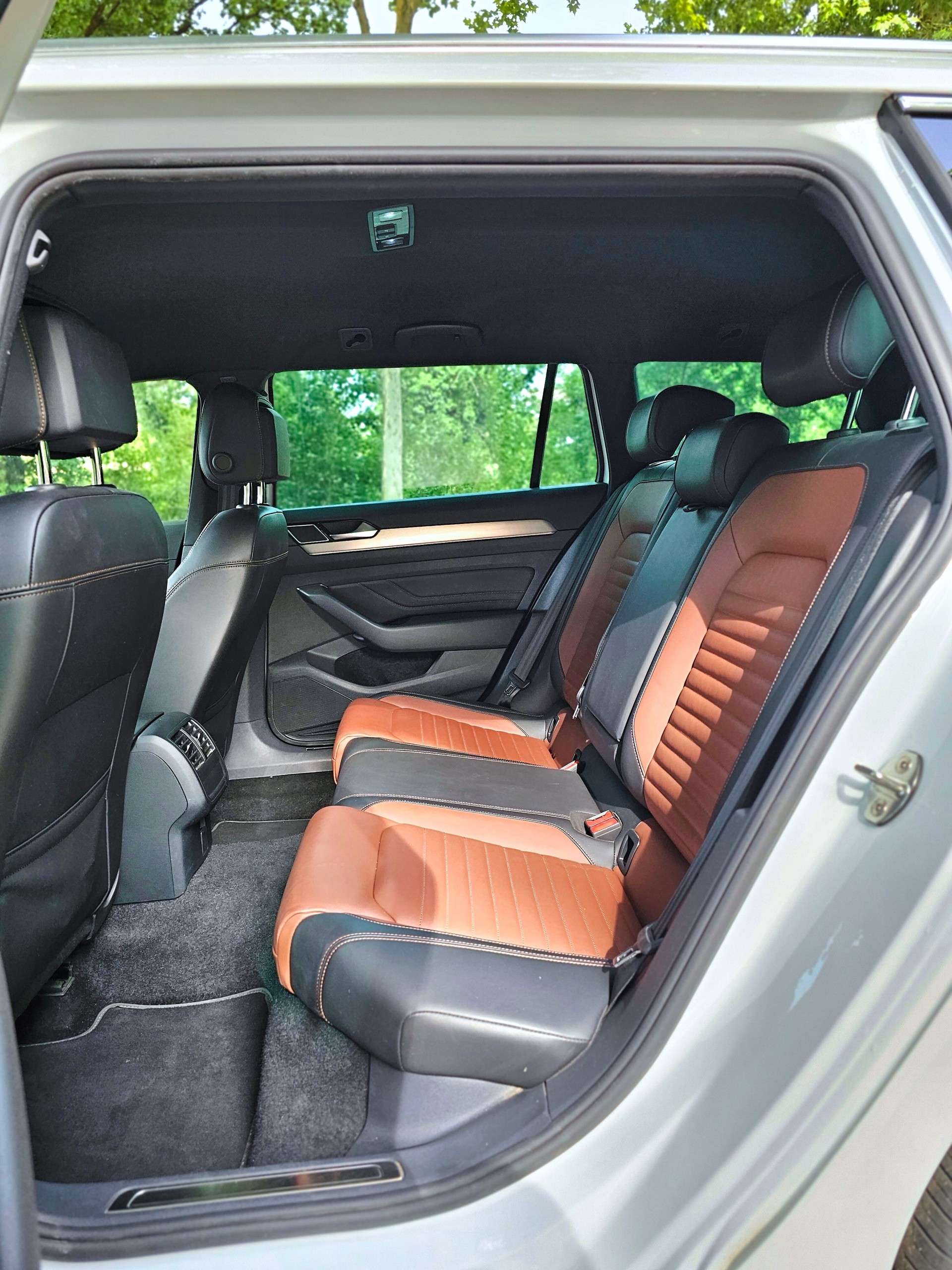 VW Passat 2.0 TDI BMT Elegance DSG-image-8