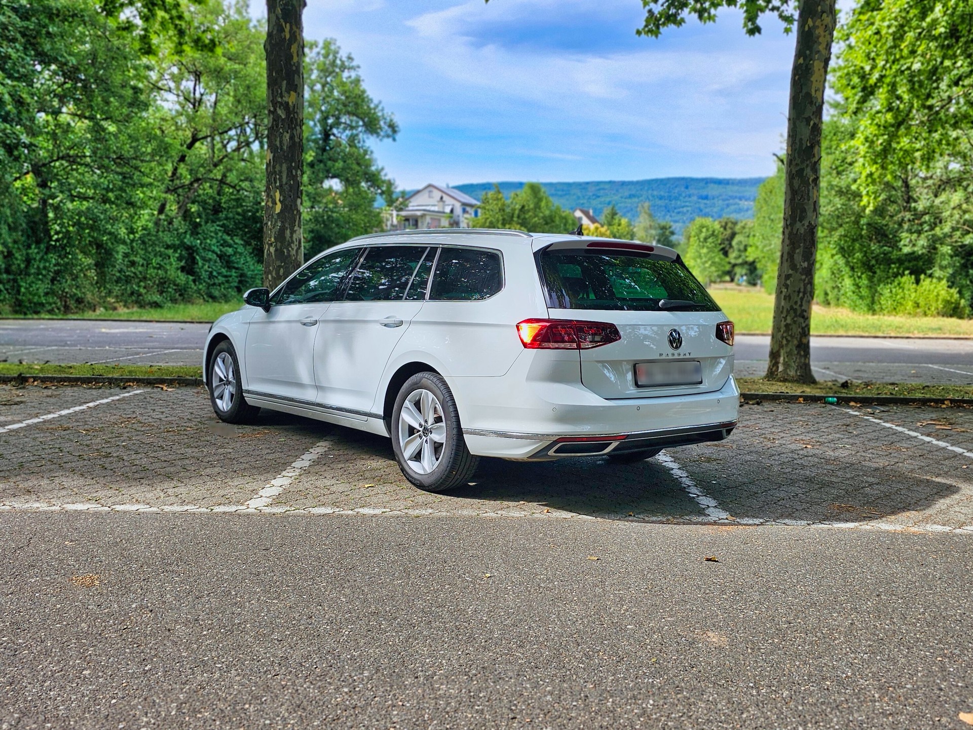 VW Passat 2.0 TDI BMT Elegance DSG-image-2