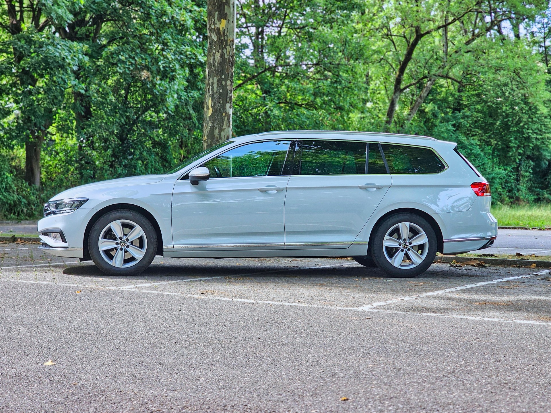 VW Passat 2.0 TDI BMT Elegance DSG-image-1