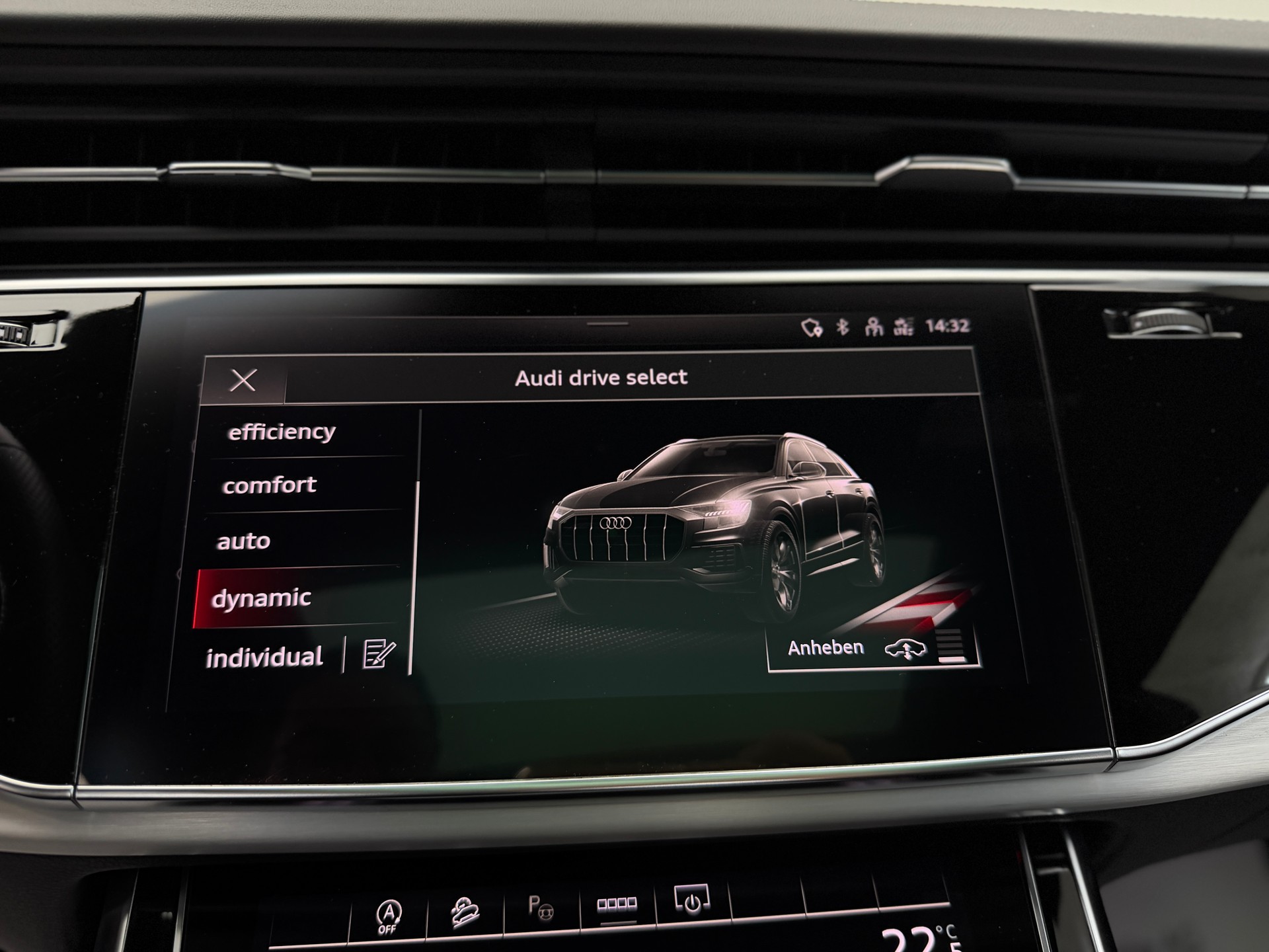 AUDI Q8 55 TFSI S-Line 340PS quattro Pure White tiptronic / Panoramadach / 360° Kamera / B&O Sound / Komfortschlüssel /-image-17
