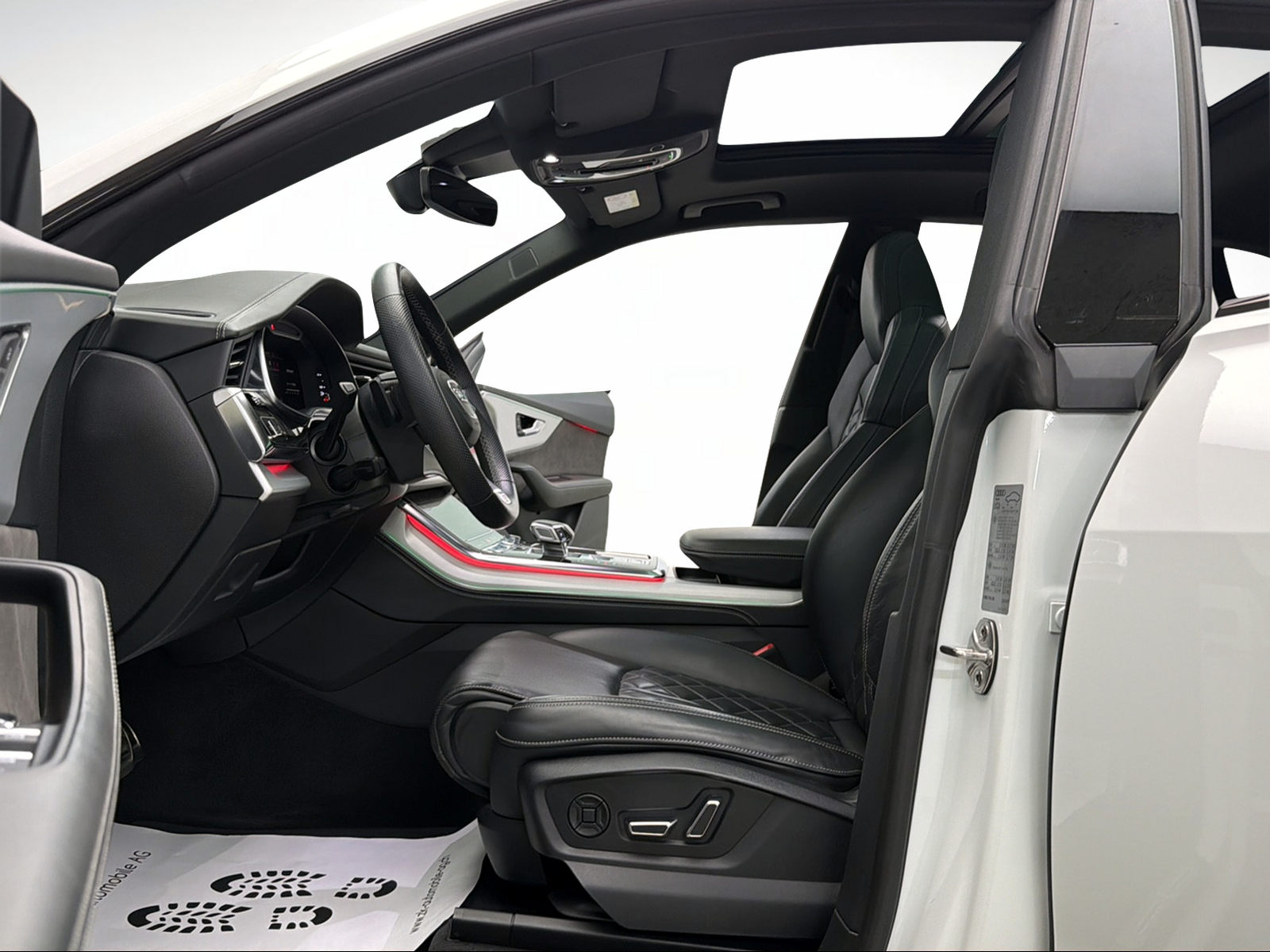 AUDI Q8 55 TFSI S-Line 340PS quattro Pure White tiptronic / Panoramadach / 360° Kamera / B&O Sound / Komfortschlüssel /-image-5