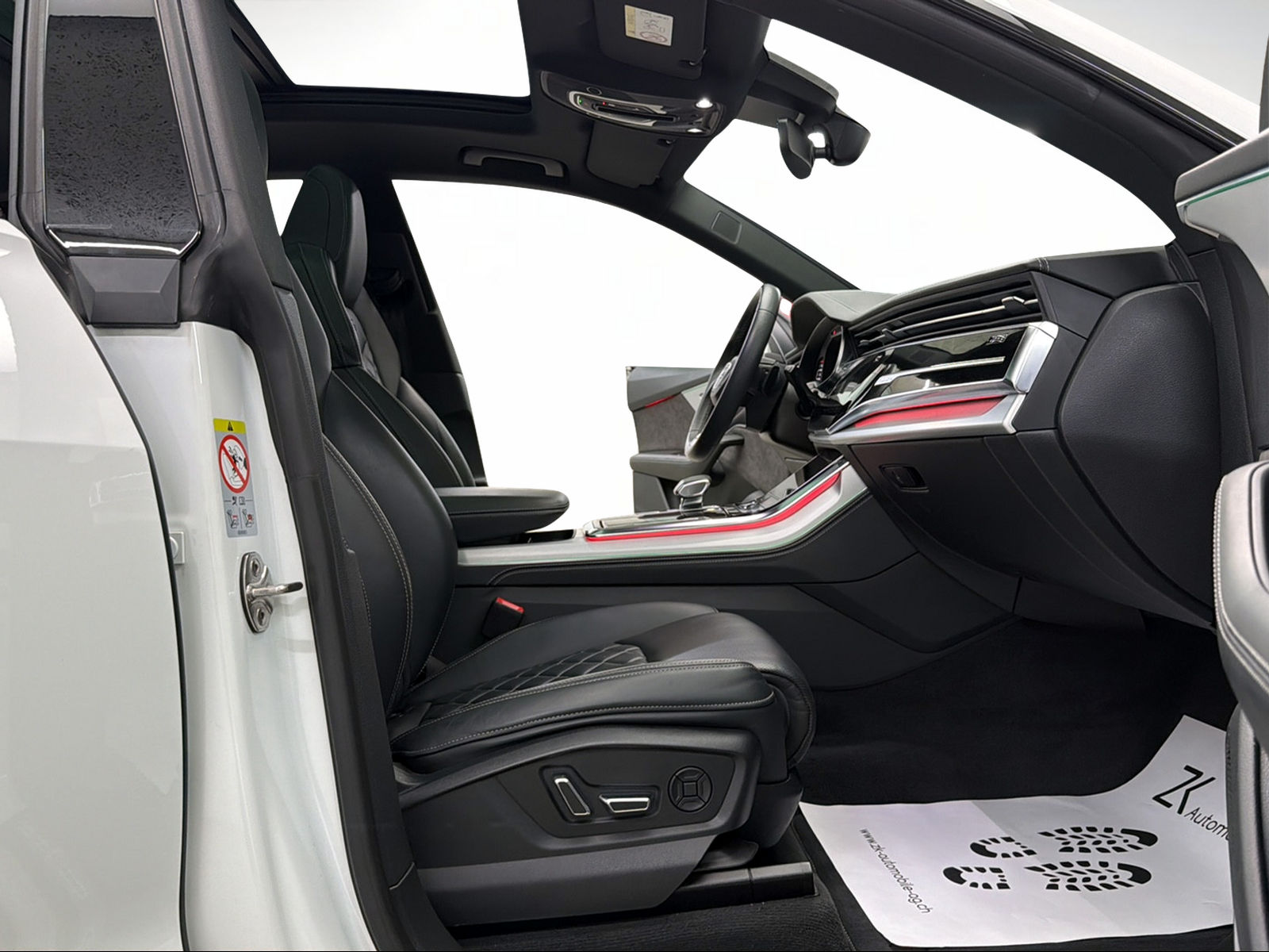 AUDI Q8 55 TFSI S-Line 340PS quattro Pure White tiptronic / Panoramadach / 360° Kamera / B&O Sound / Komfortschlüssel /-image-9